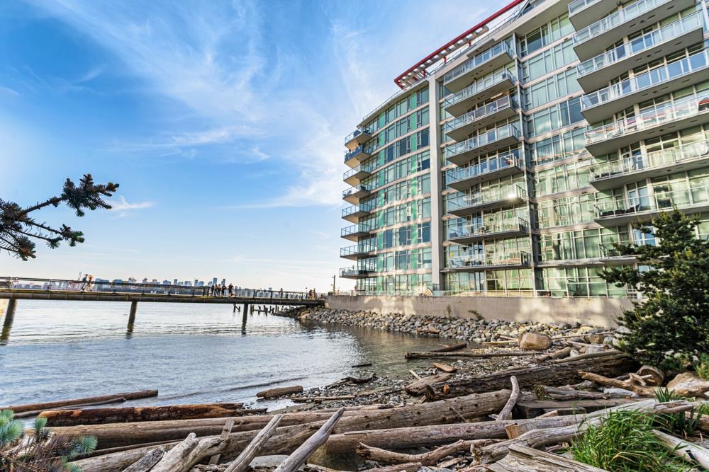 Listing image of 313 175 VICTORY SHIP WAY