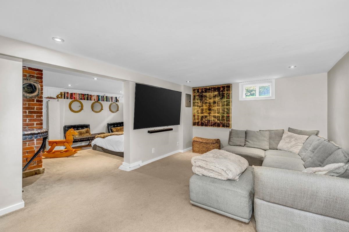 Listing image of 1045 CORTELL STREET