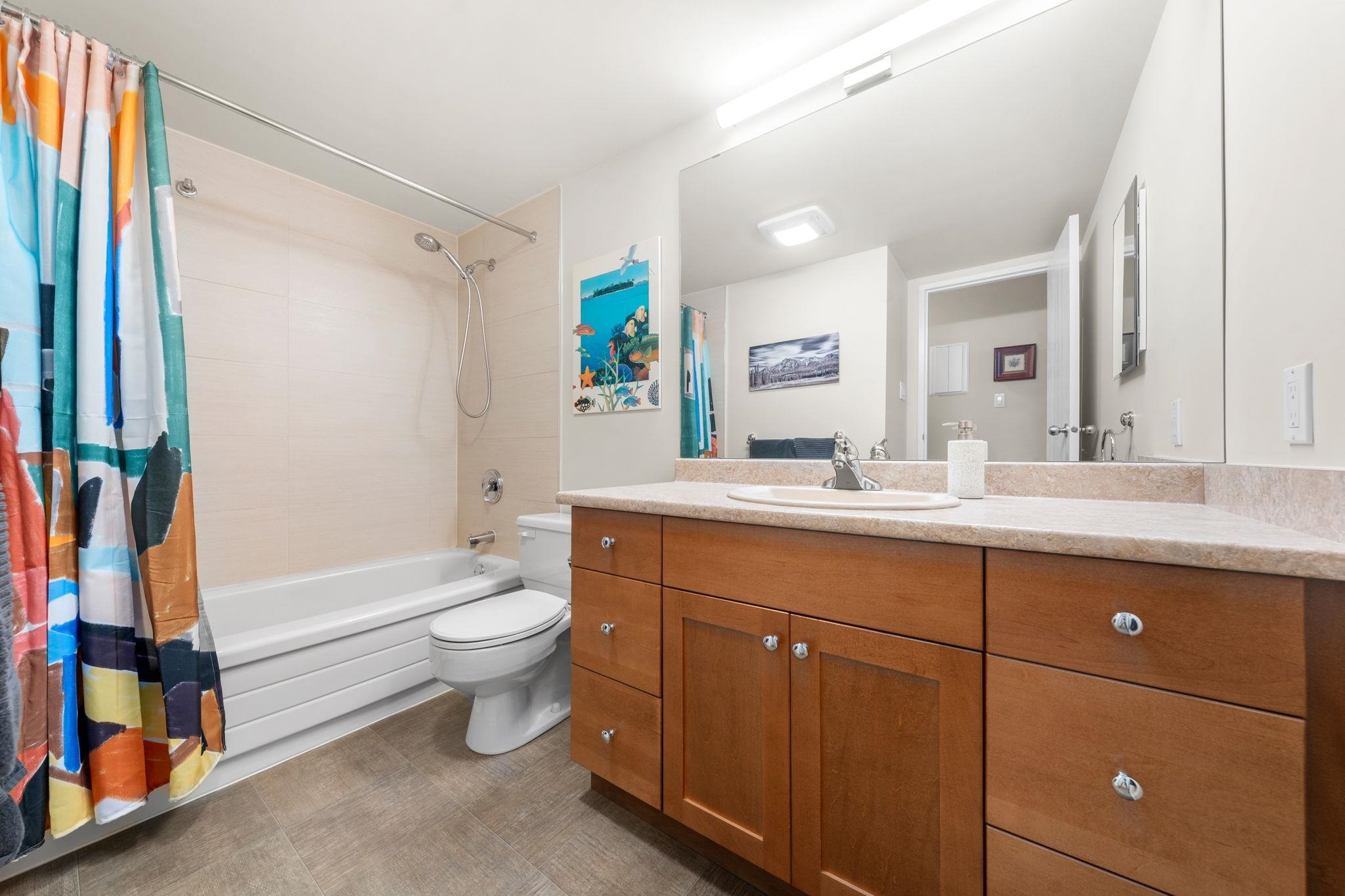Listing image of 703 444 LONSDALE AVENUE