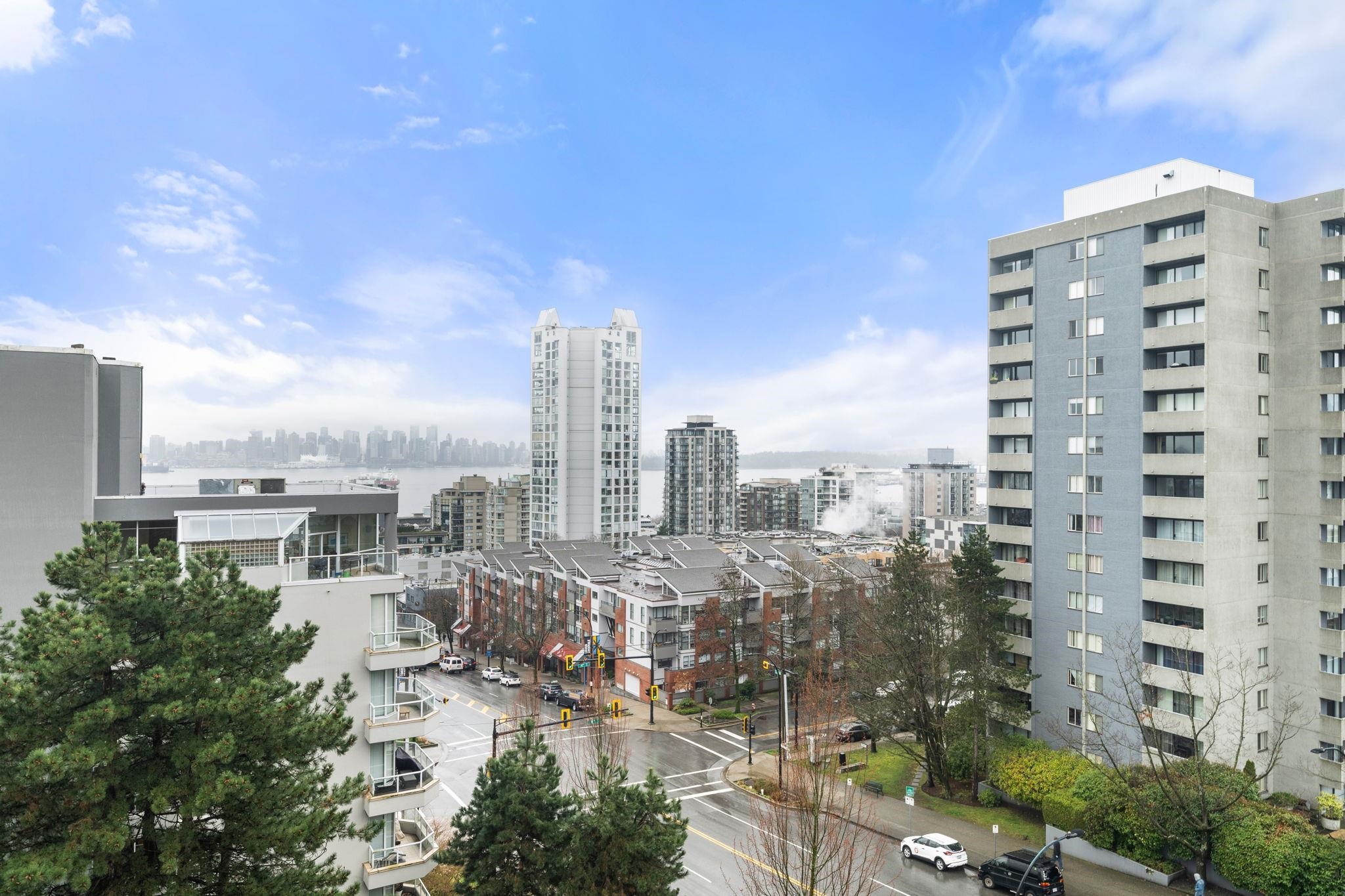 Listing image of 703 444 LONSDALE AVENUE
