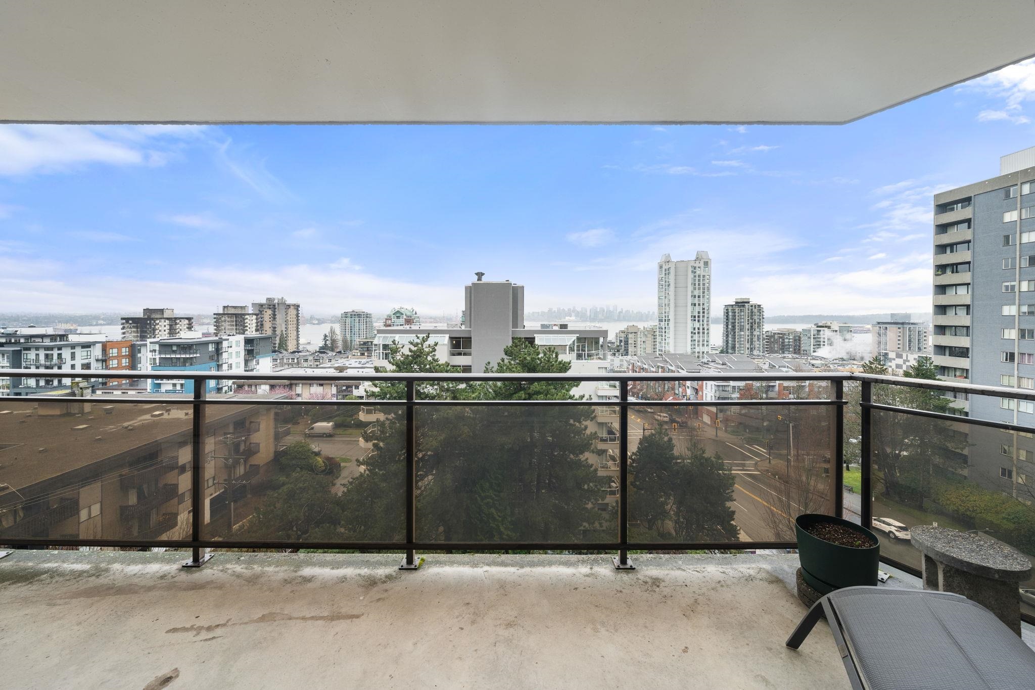 Listing image of 703 444 LONSDALE AVENUE