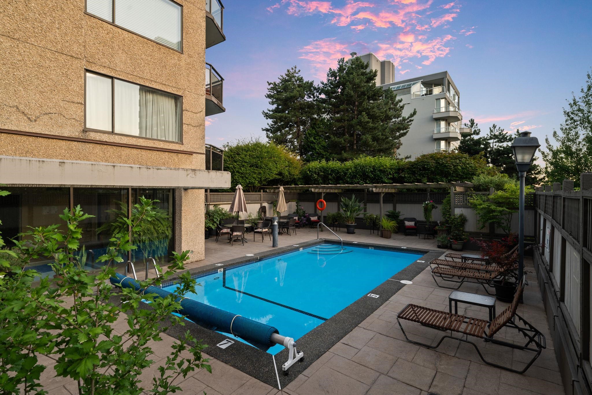 Listing image of 703 444 LONSDALE AVENUE