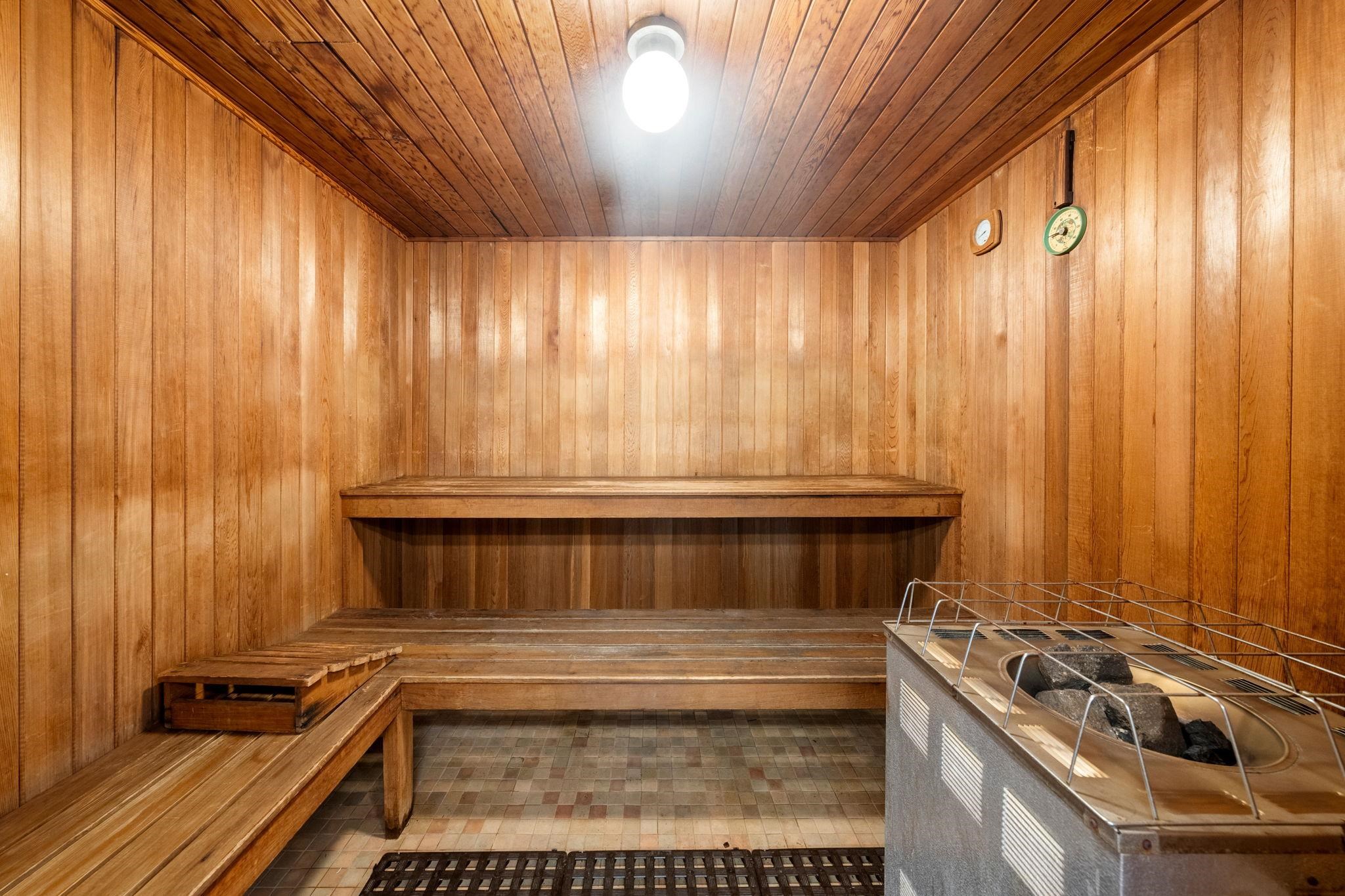 Listing image of 703 444 LONSDALE AVENUE