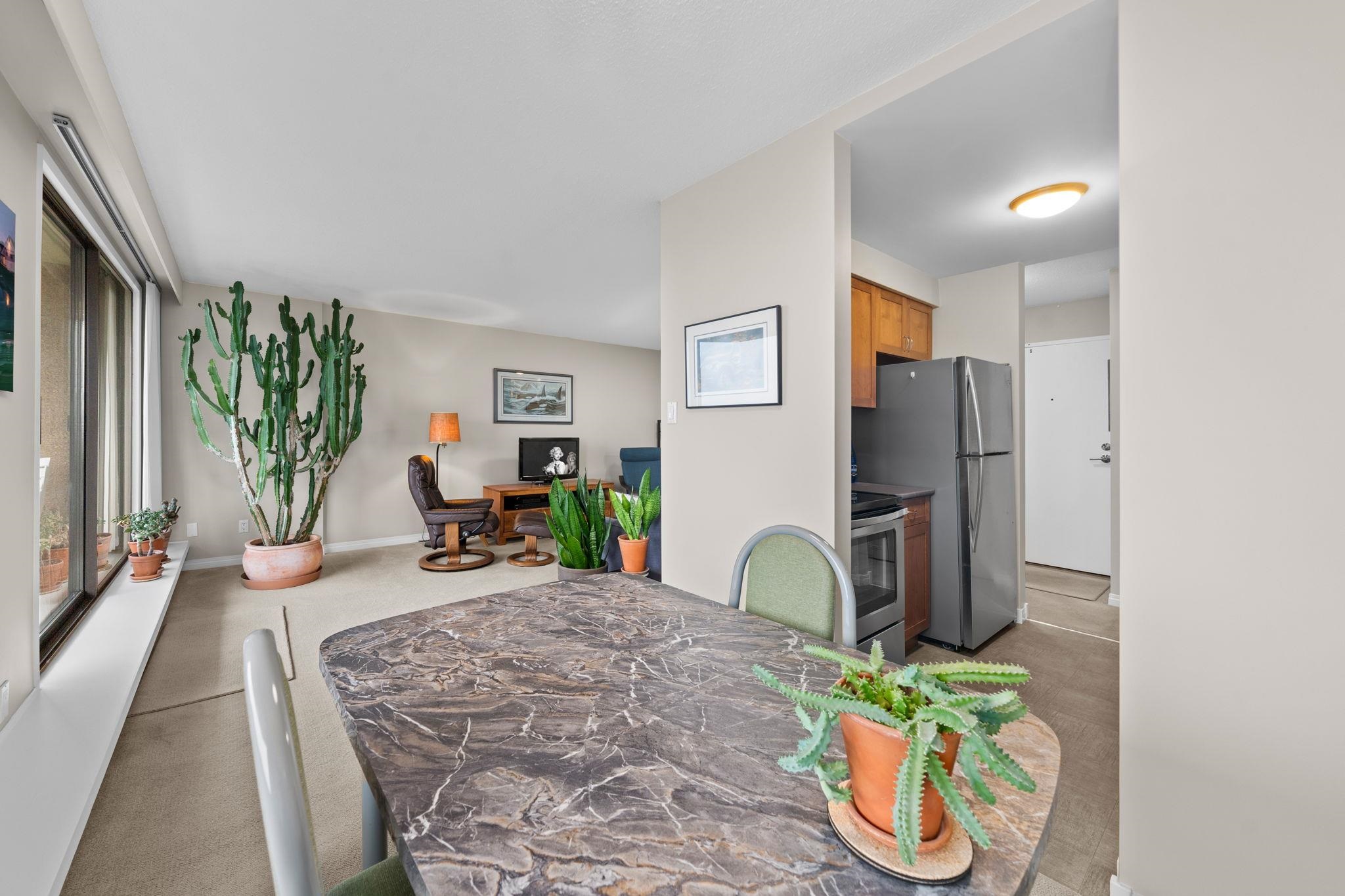 Listing image of 703 444 LONSDALE AVENUE