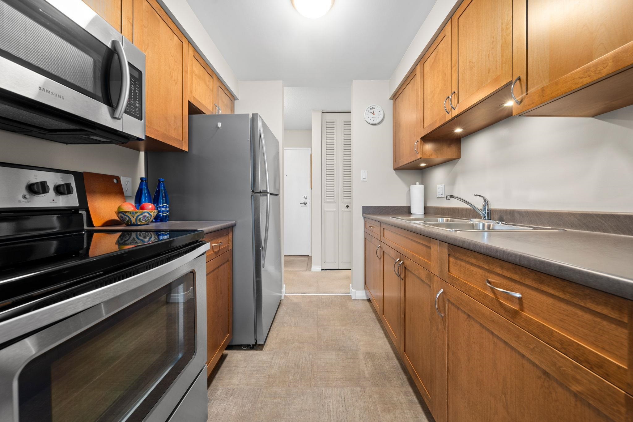 Listing image of 703 444 LONSDALE AVENUE