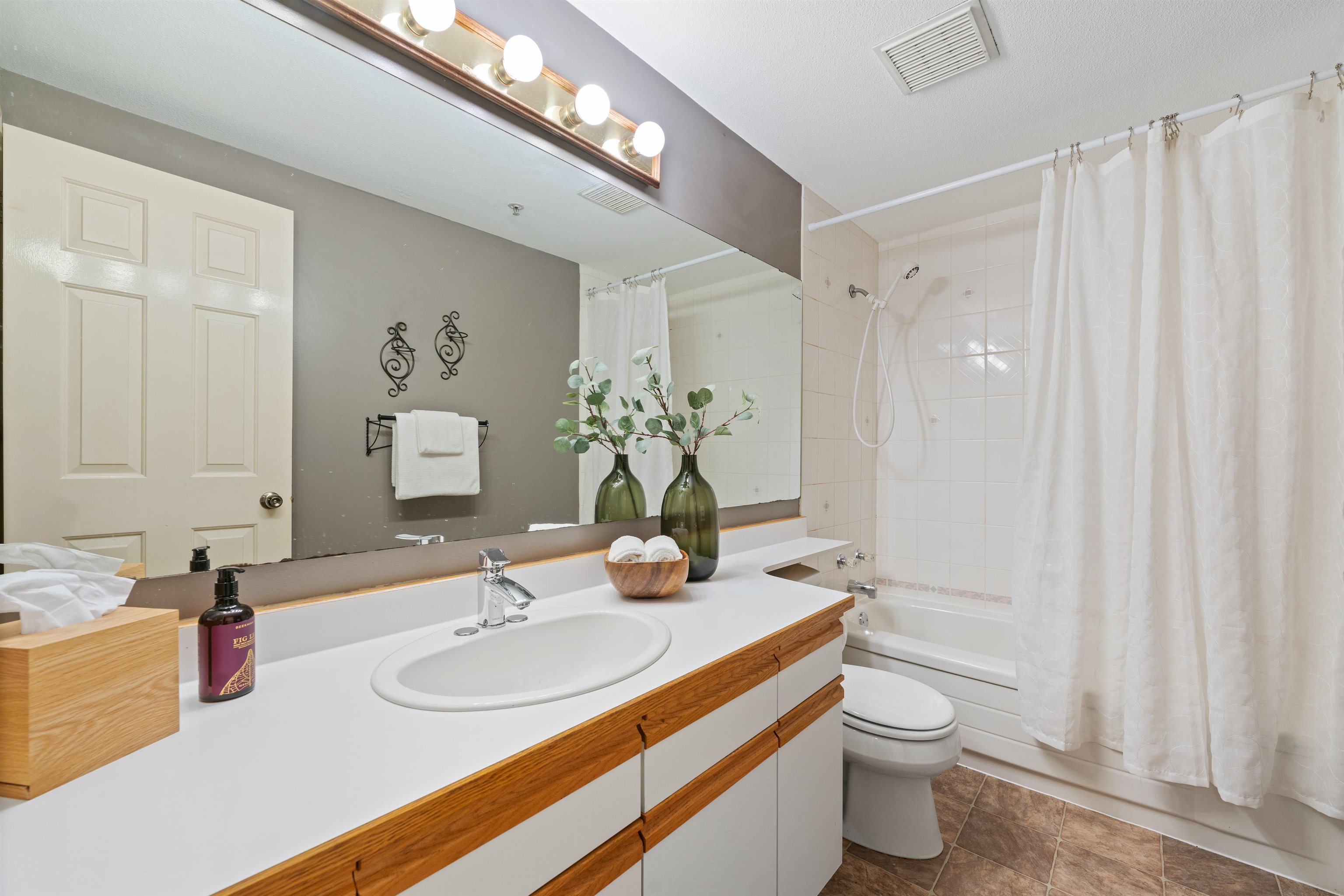 Listing image of 309 1050 BOWRON COURT