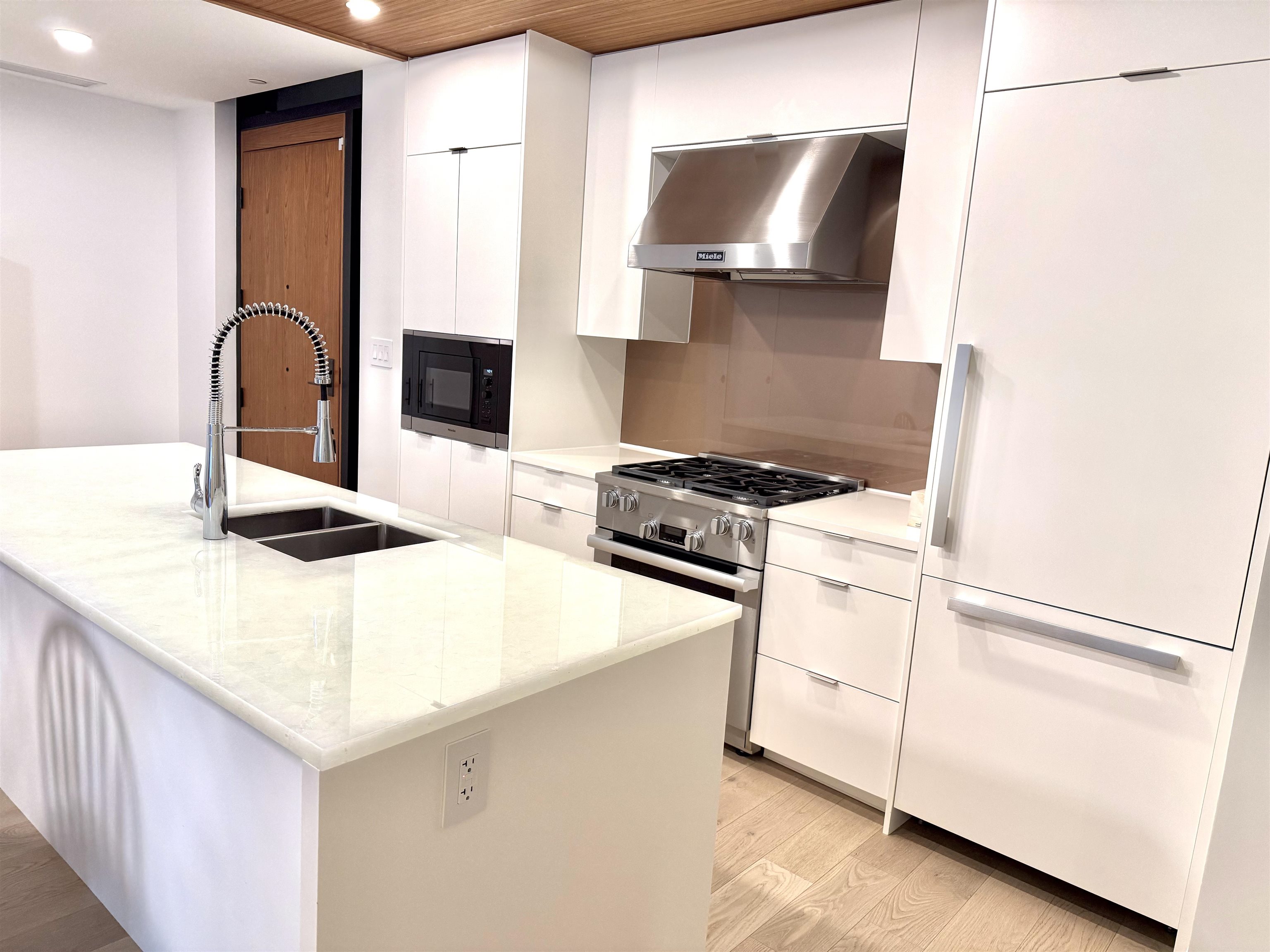 Listing image of 101 6699 NELSON AVENUE
