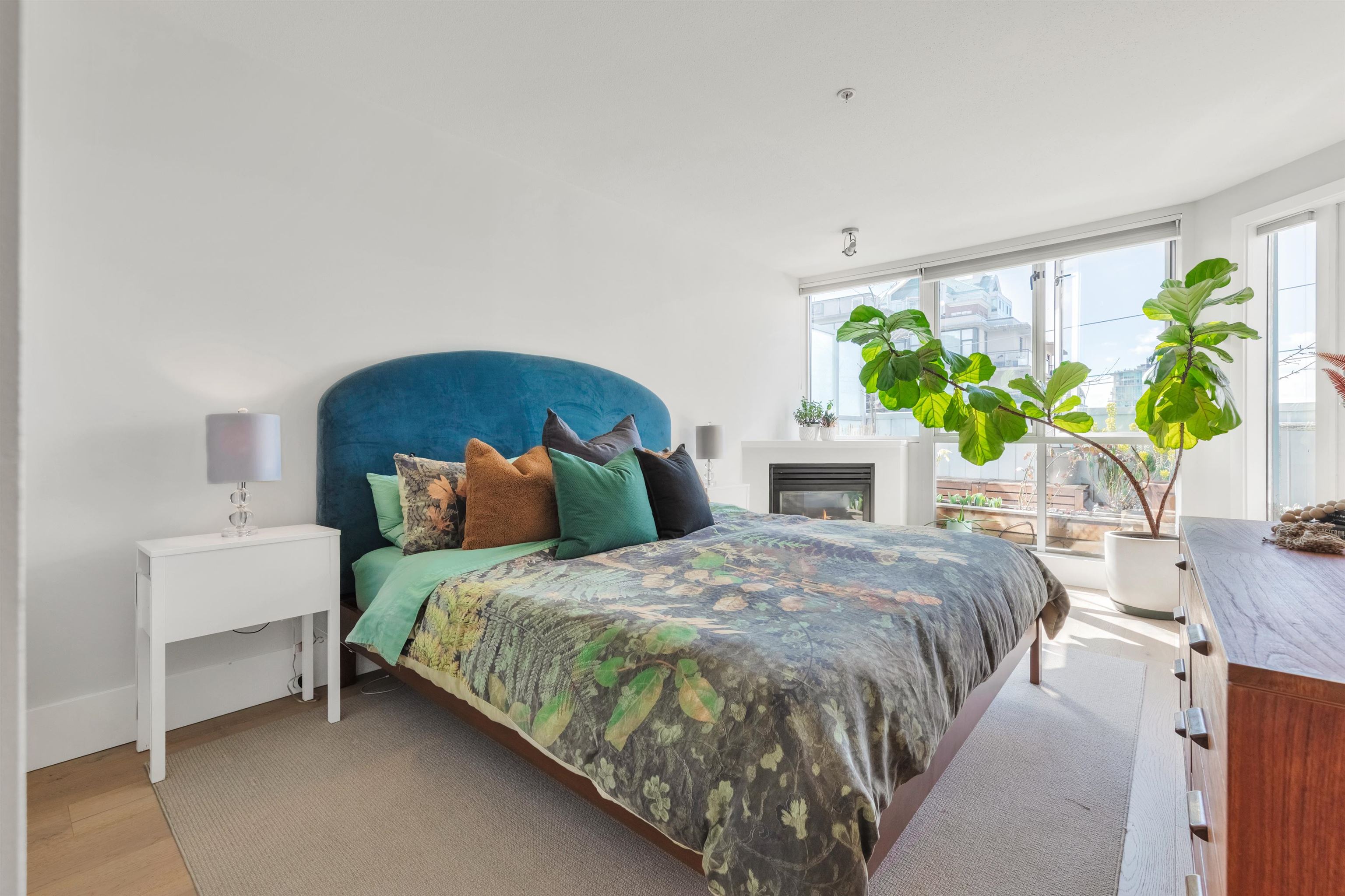 Listing image of 503 122 E 3RD STREET