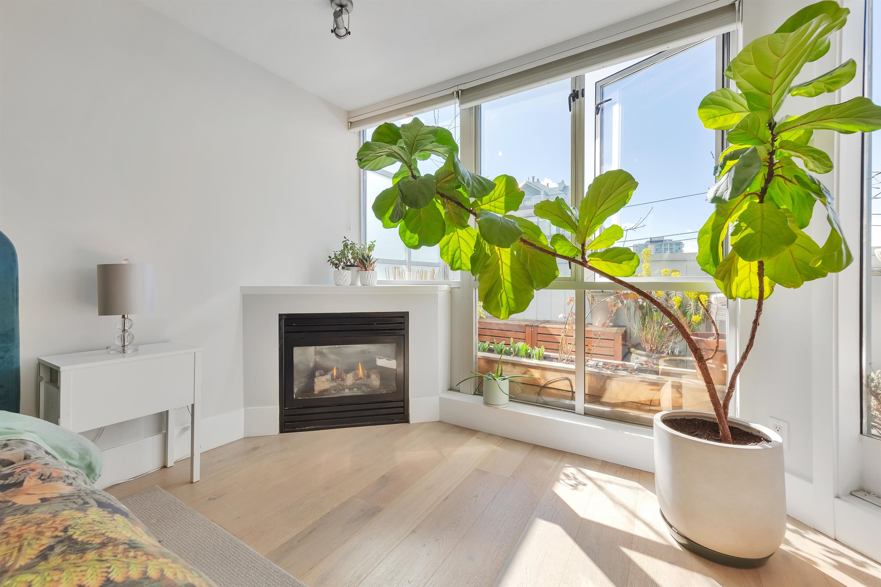 Listing image of 503 122 E 3RD STREET