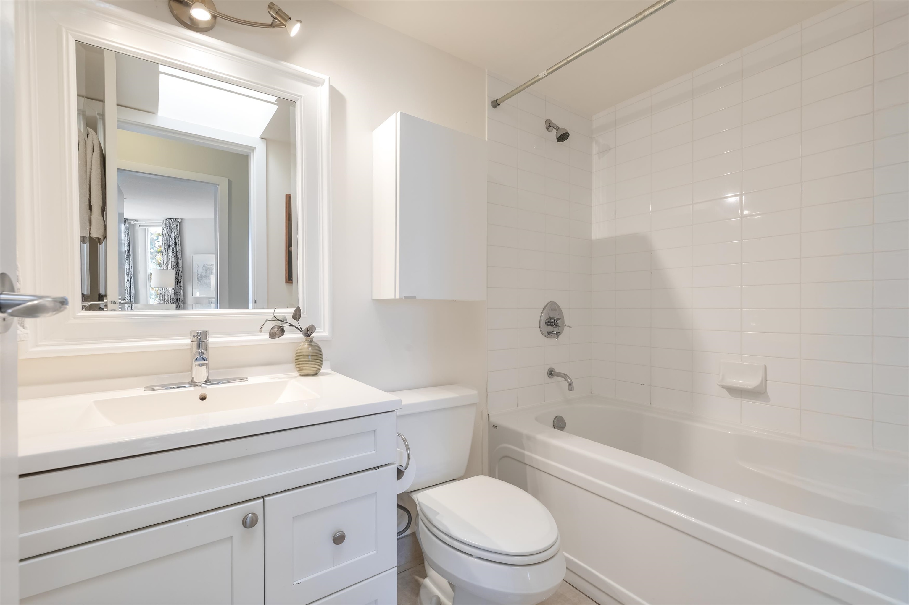 Listing image of 503 122 E 3RD STREET
