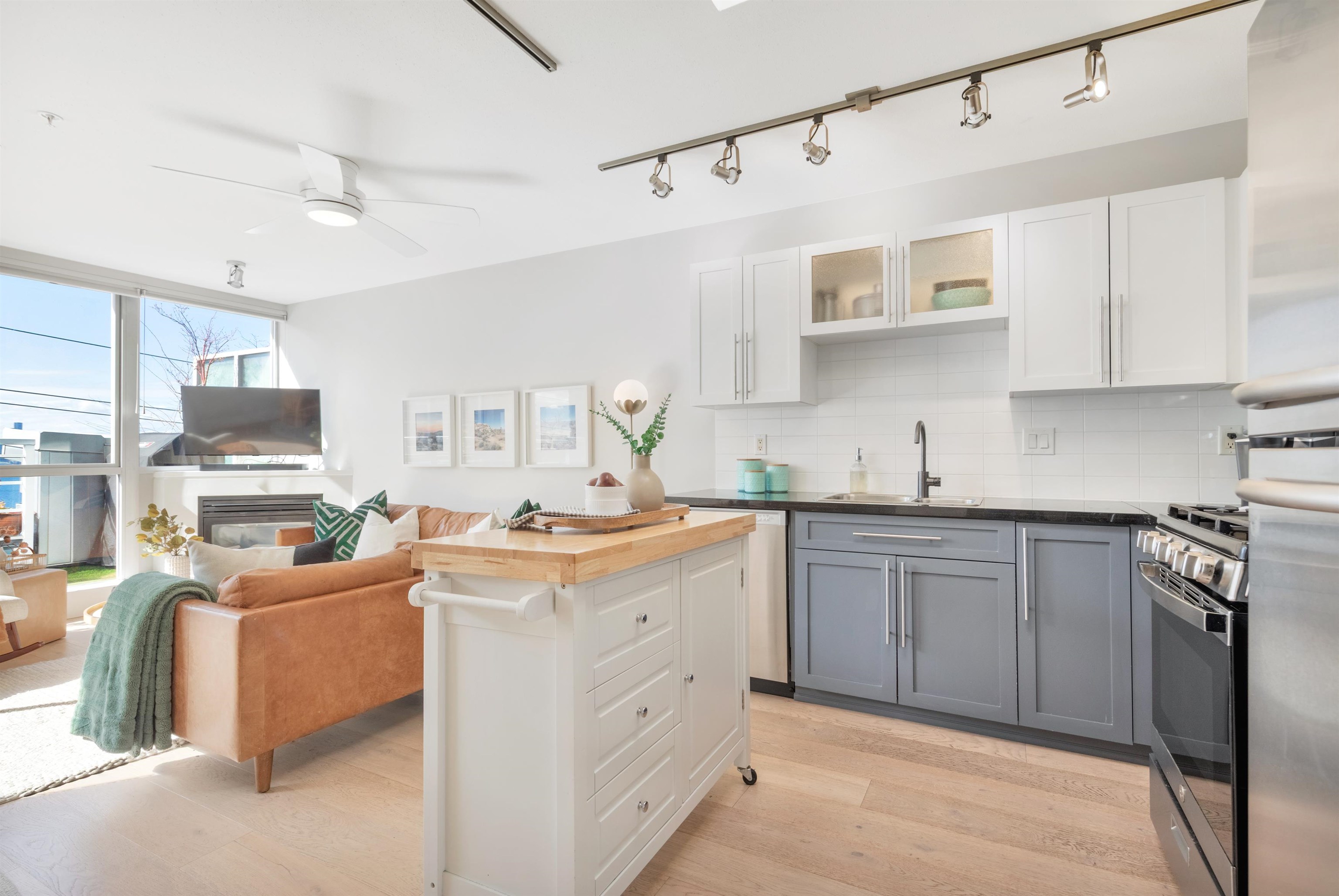 Listing image of 503 122 E 3RD STREET