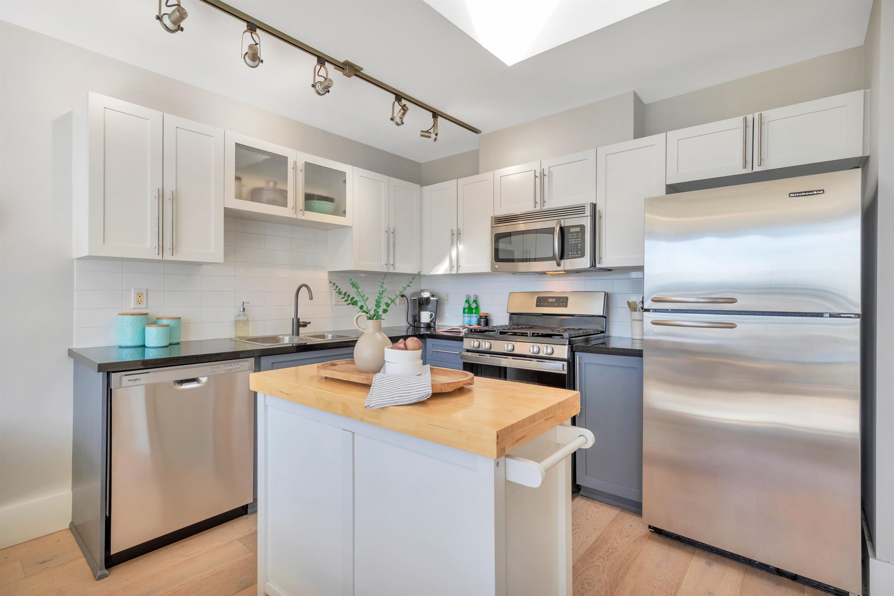 Listing image of 503 122 E 3RD STREET