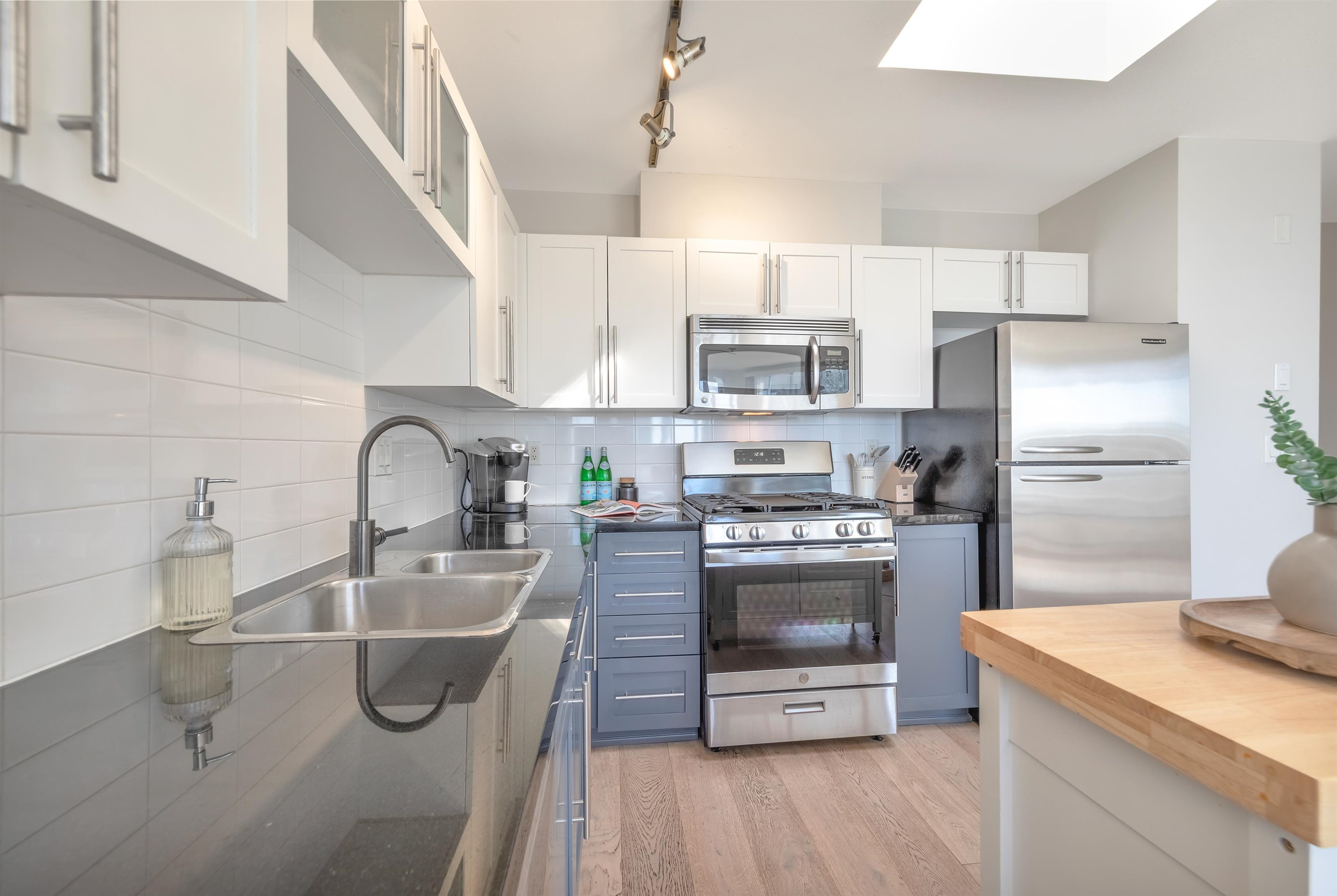 Listing image of 503 122 E 3RD STREET