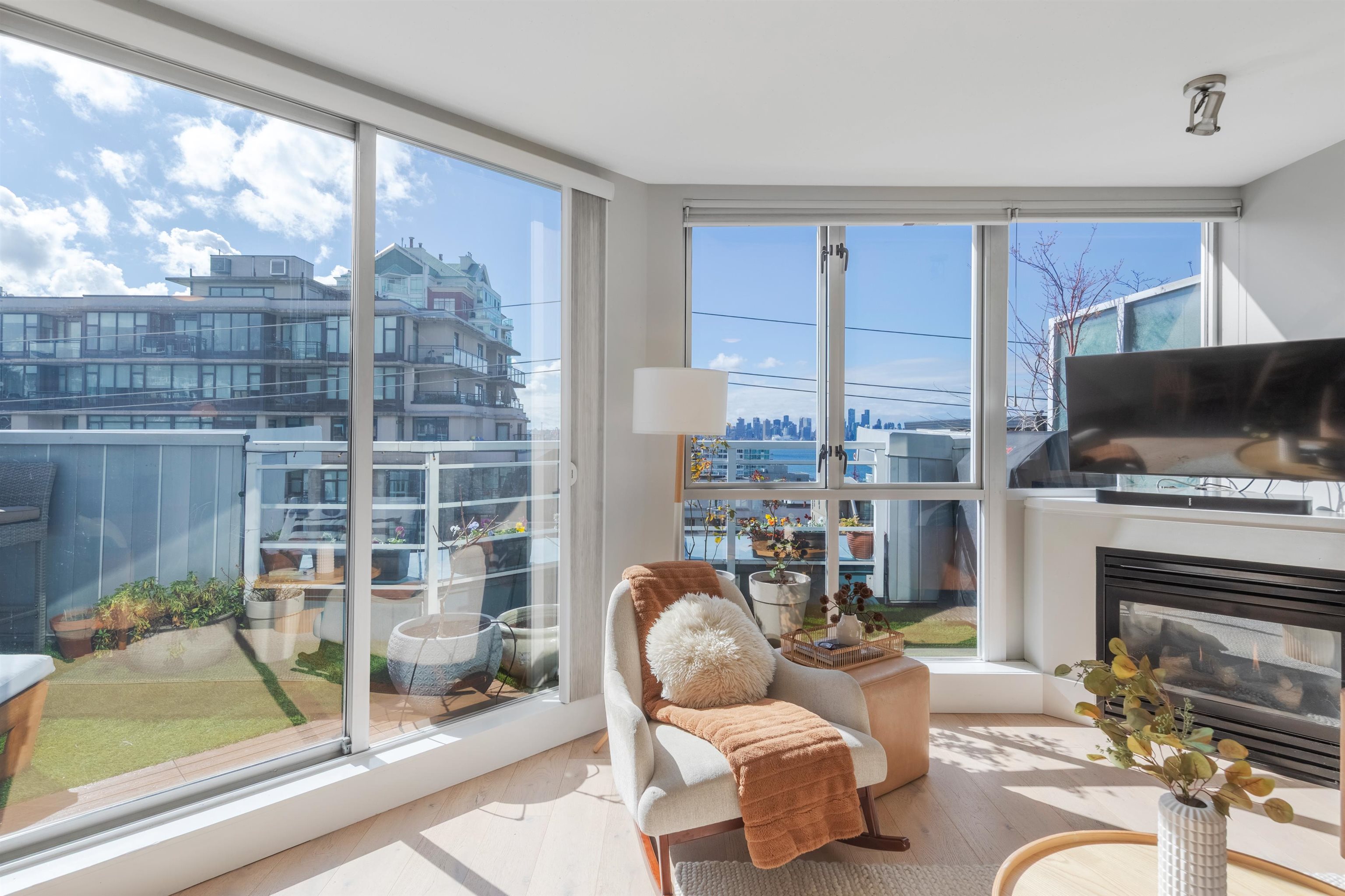 Listing image of 503 122 E 3RD STREET