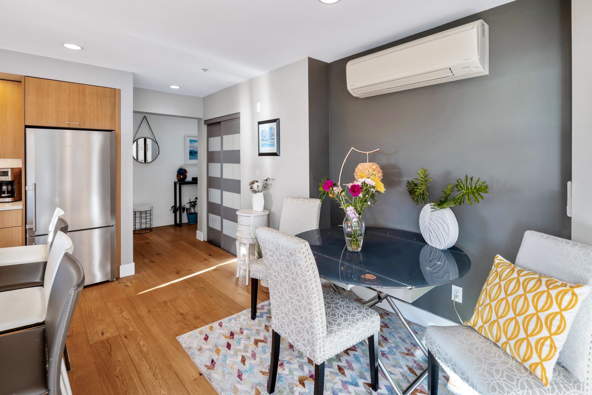 Listing image of 406 108 W ESPLANADE