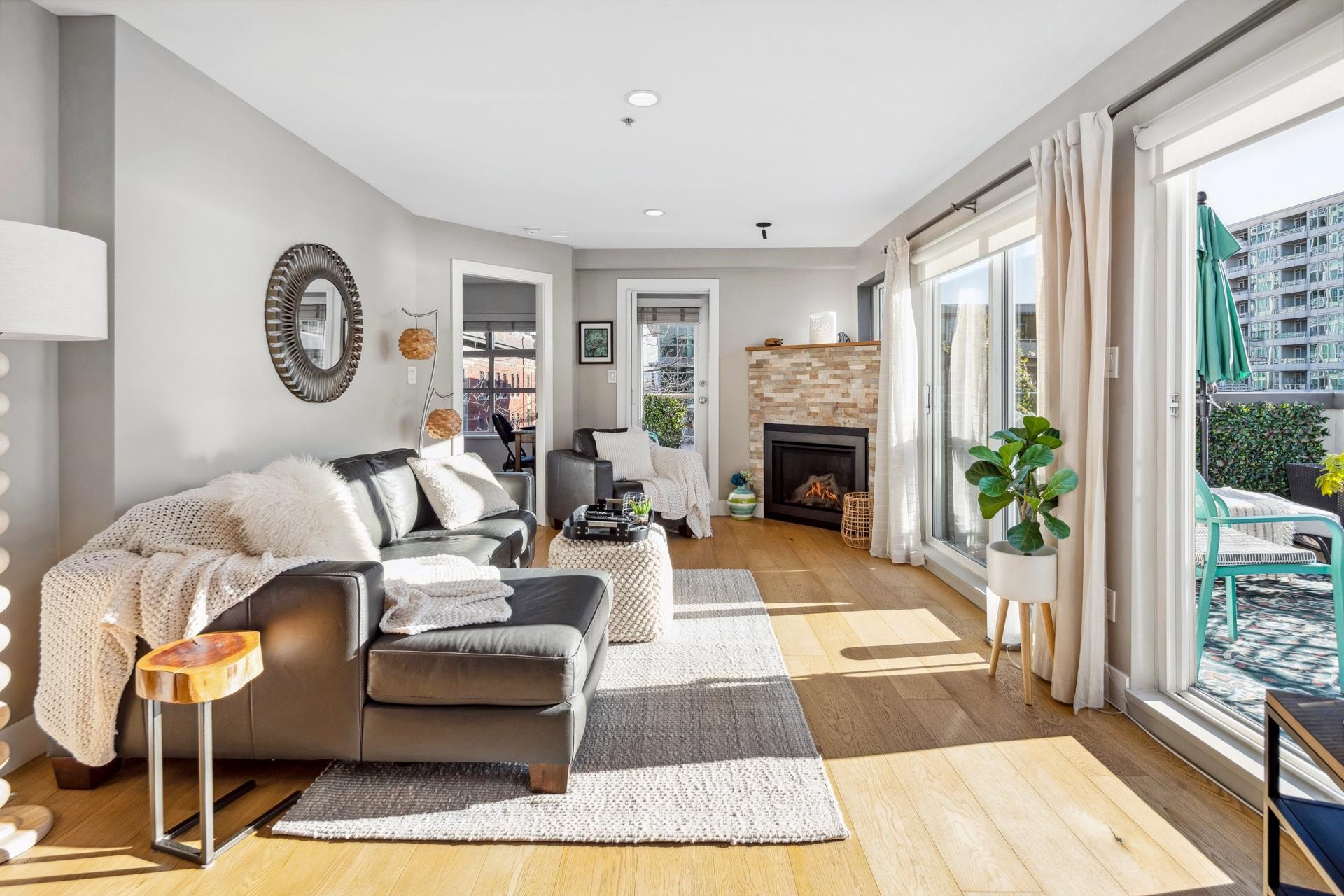Listing image of 406 108 W ESPLANADE
