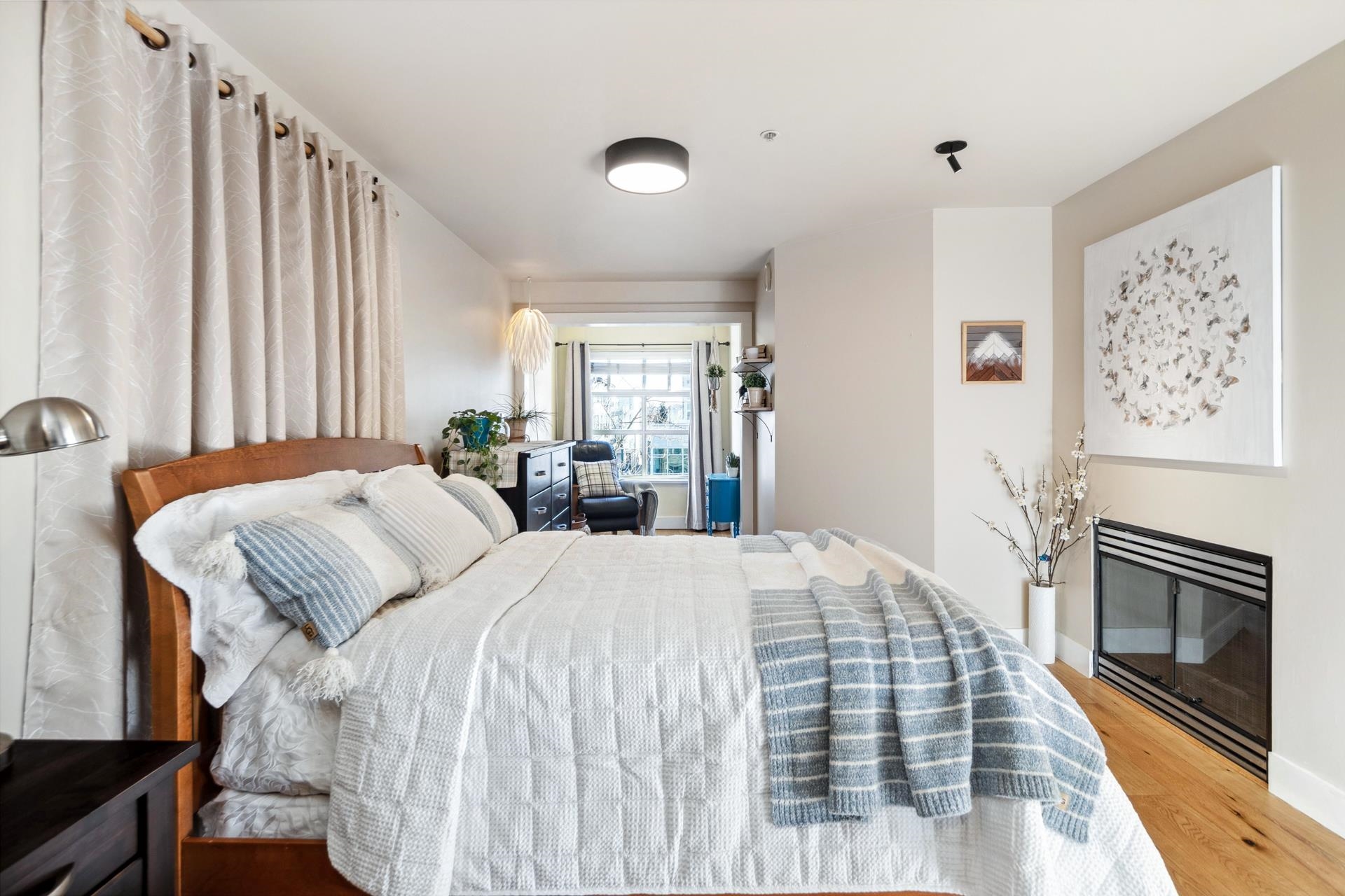 Listing image of 406 108 W ESPLANADE