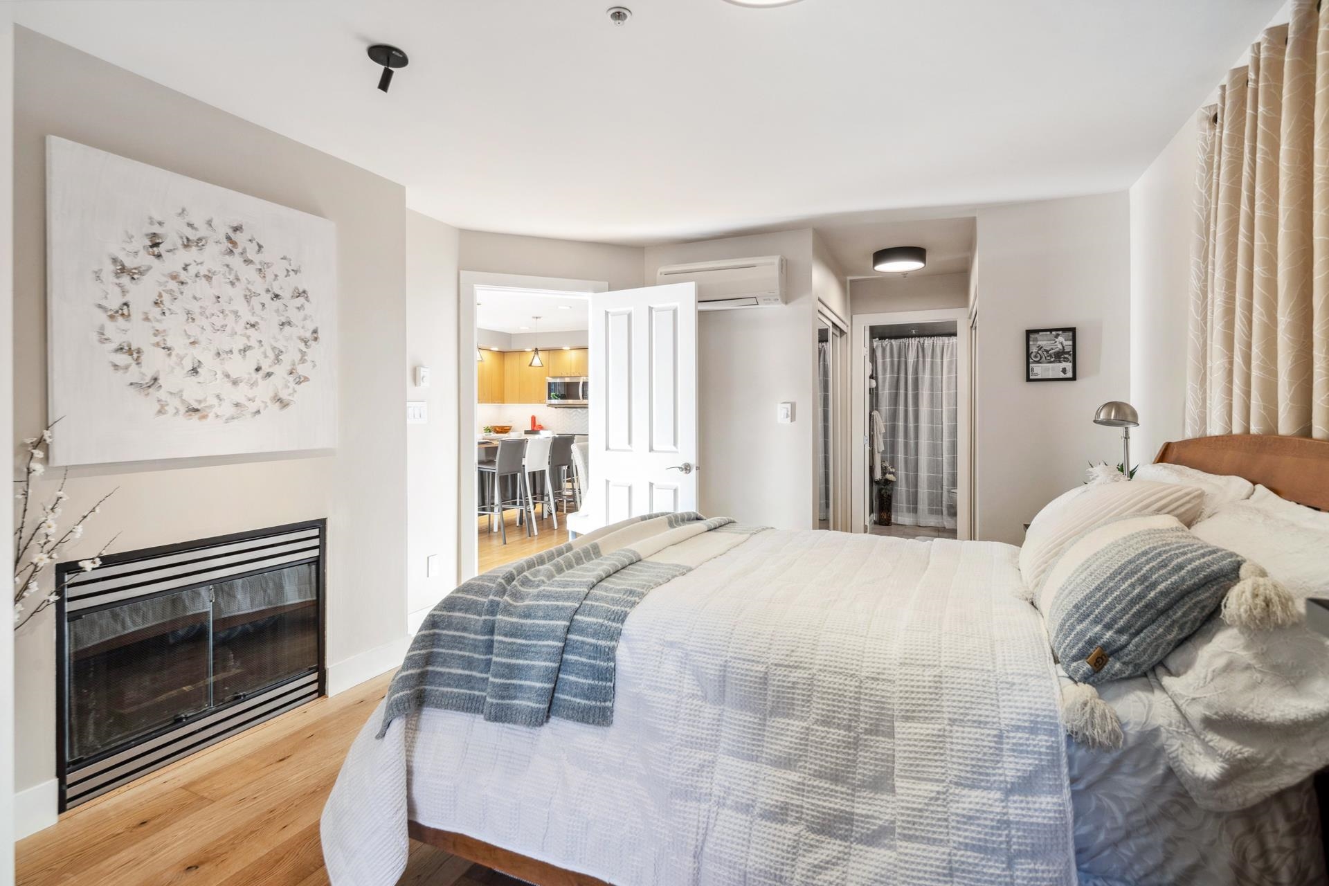 Listing image of 406 108 W ESPLANADE