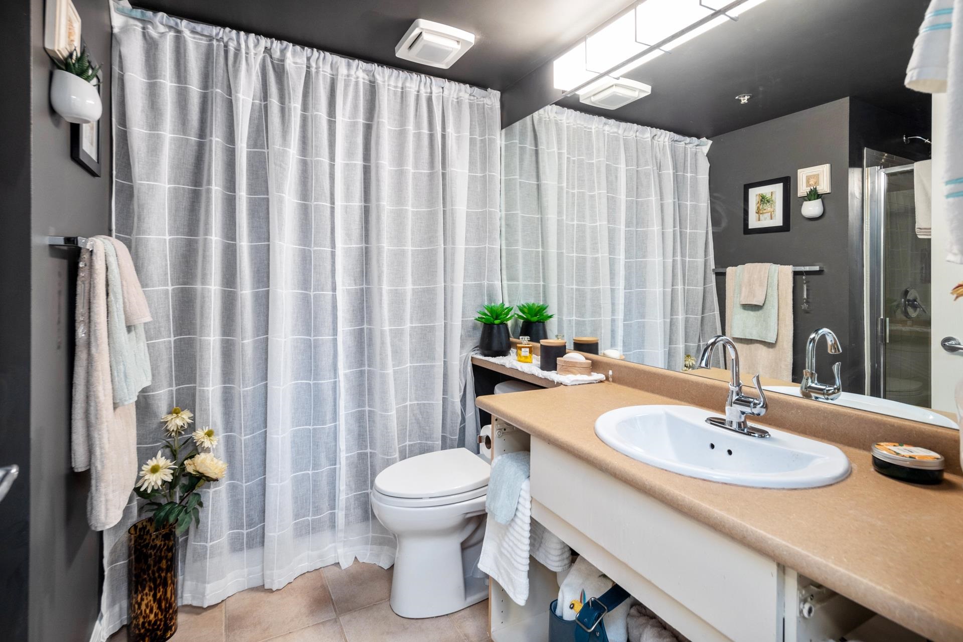 Listing image of 406 108 W ESPLANADE