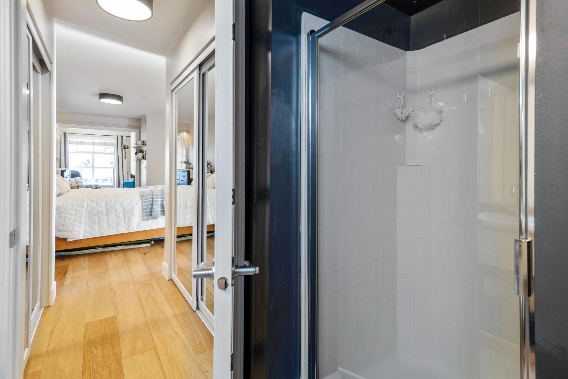 Listing image of 406 108 W ESPLANADE