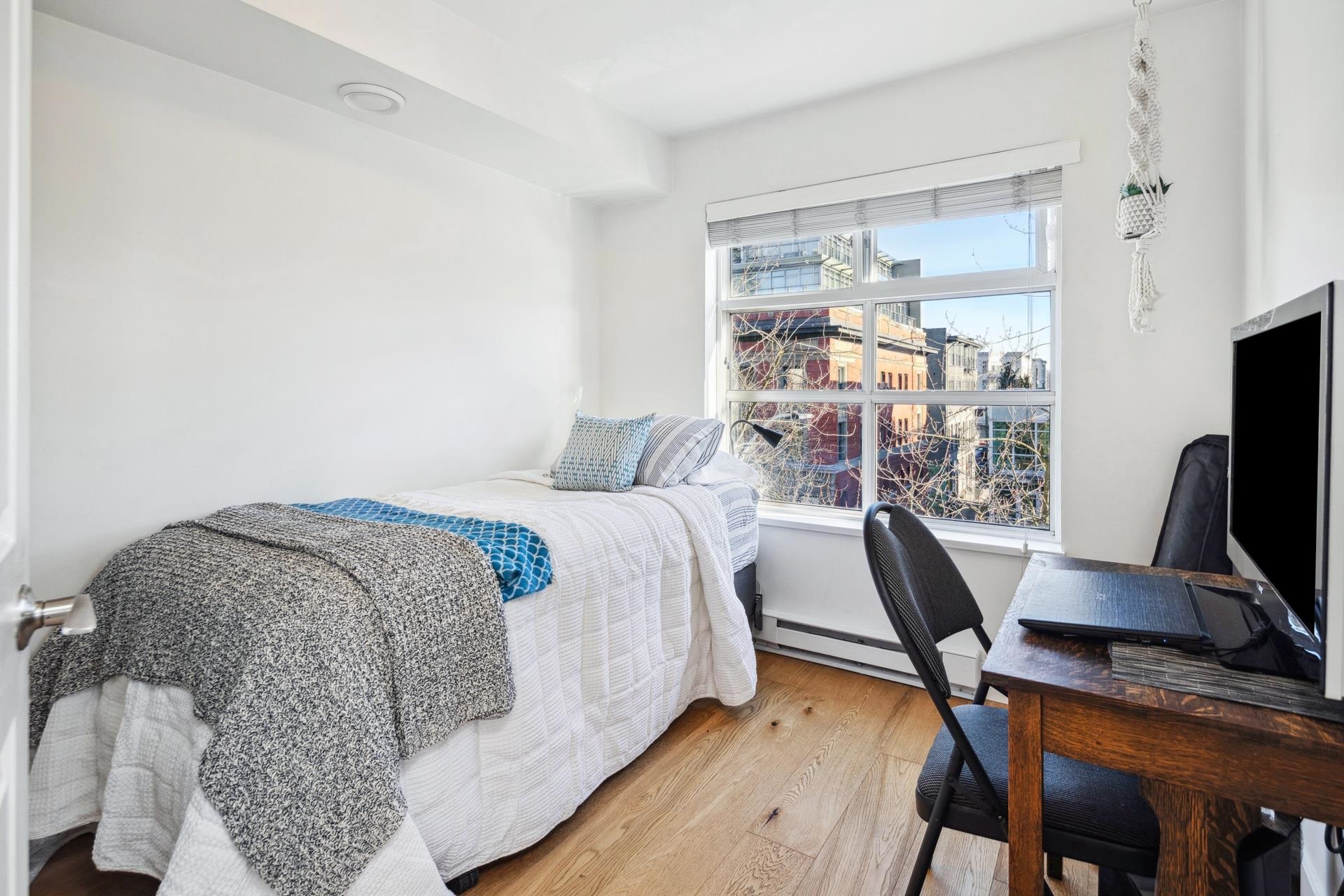 Listing image of 406 108 W ESPLANADE