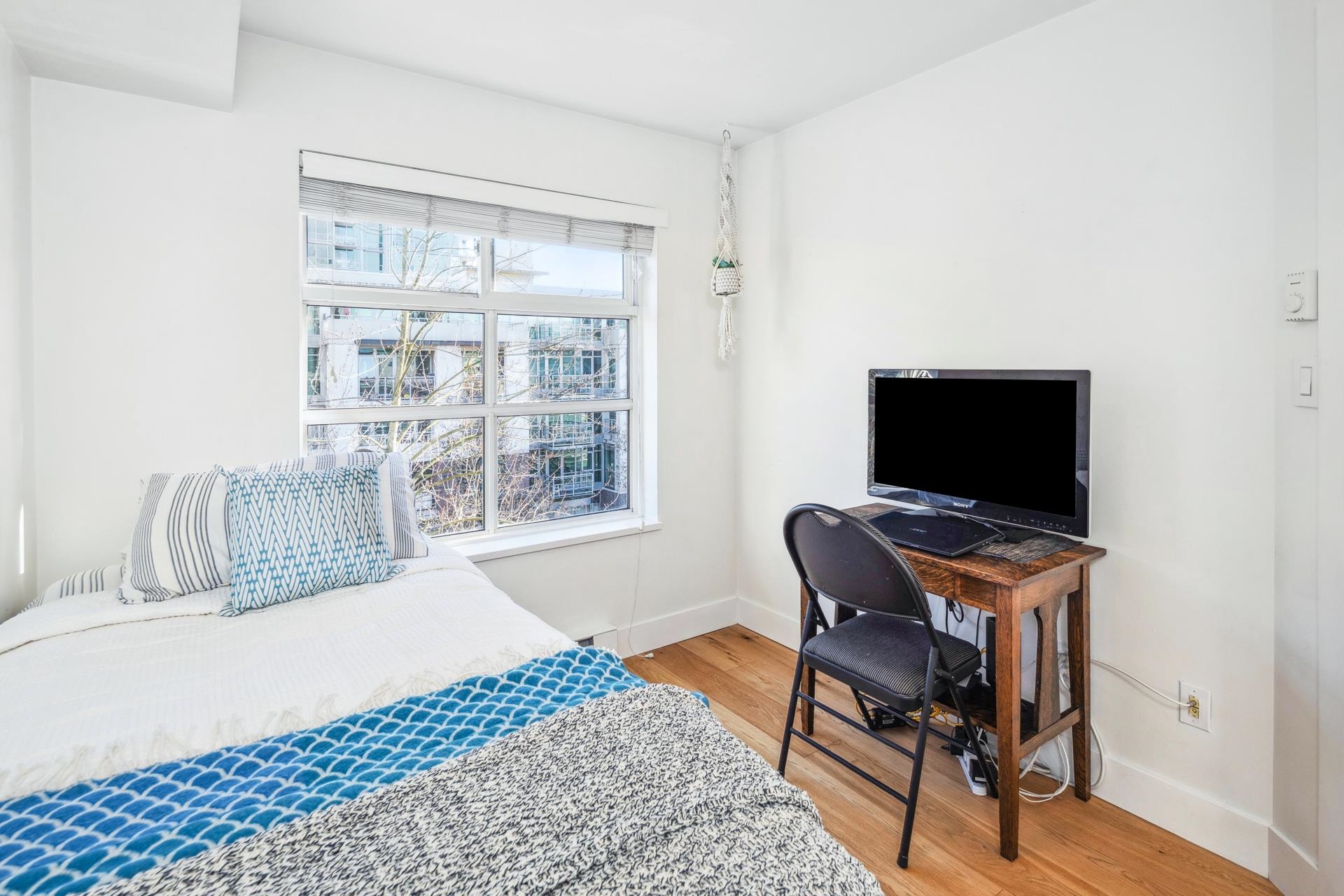 Listing image of 406 108 W ESPLANADE