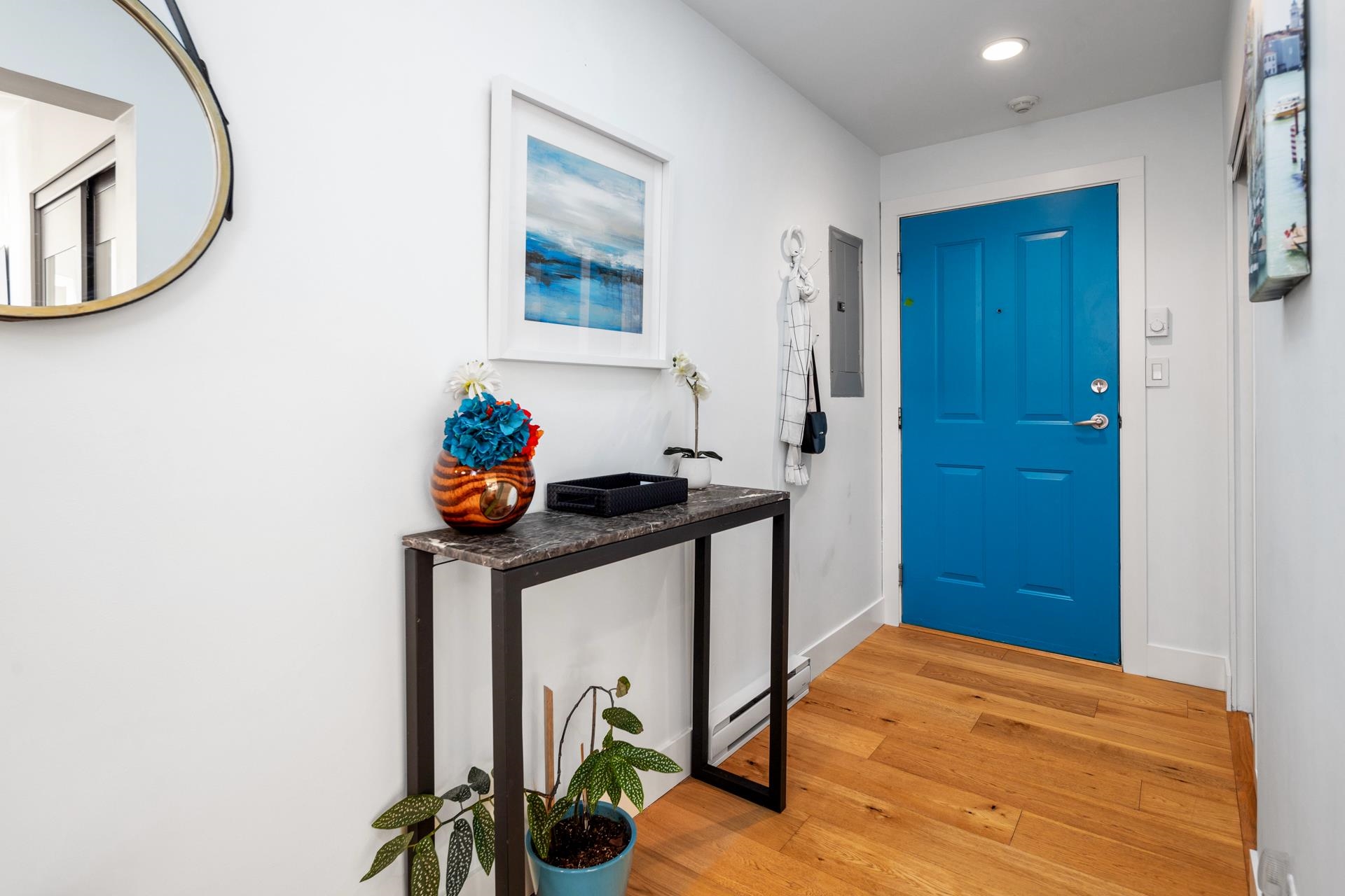 Listing image of 406 108 W ESPLANADE