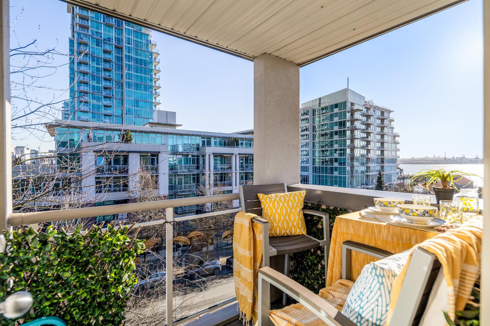 Listing image of 406 108 W ESPLANADE