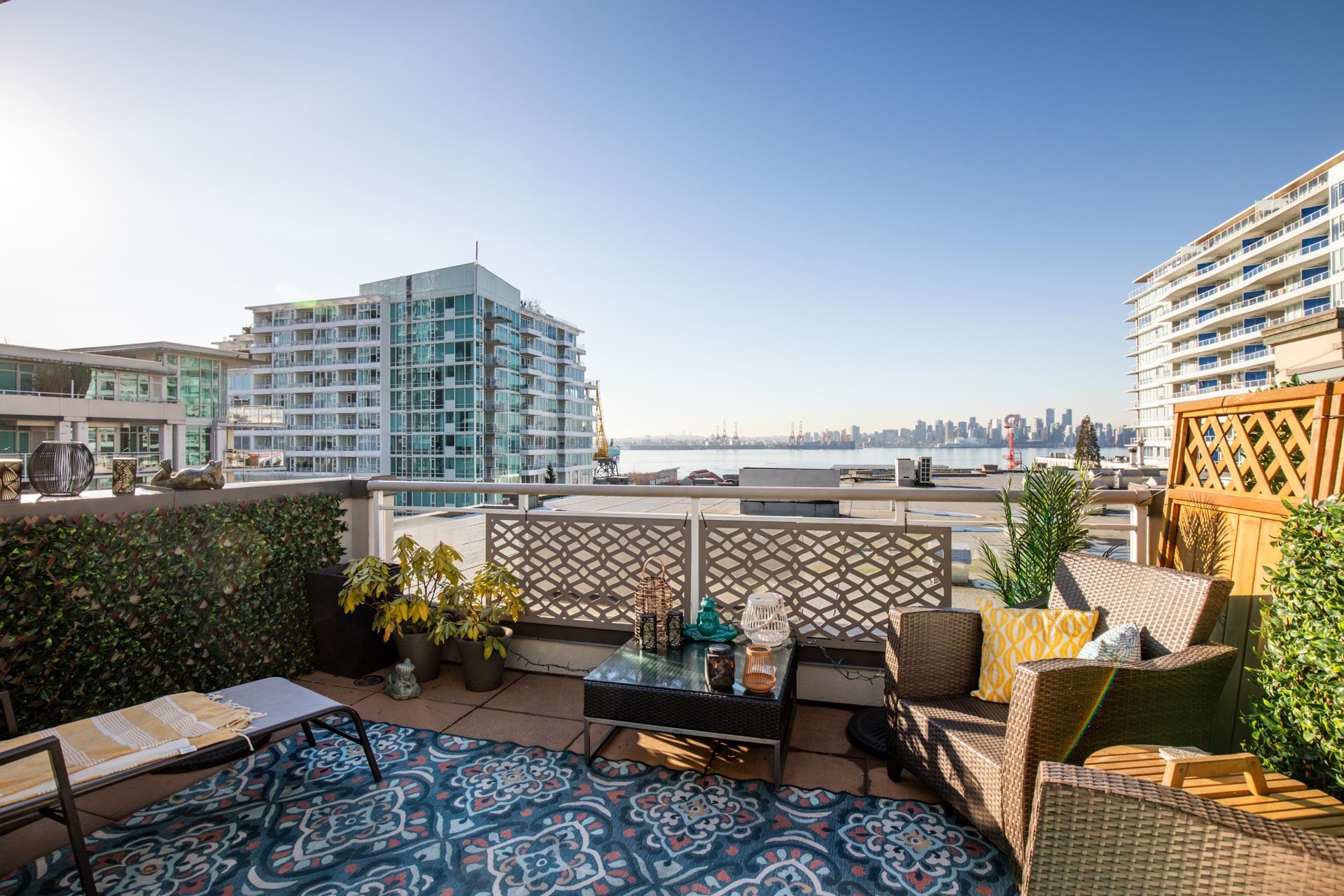 Listing image of 406 108 W ESPLANADE