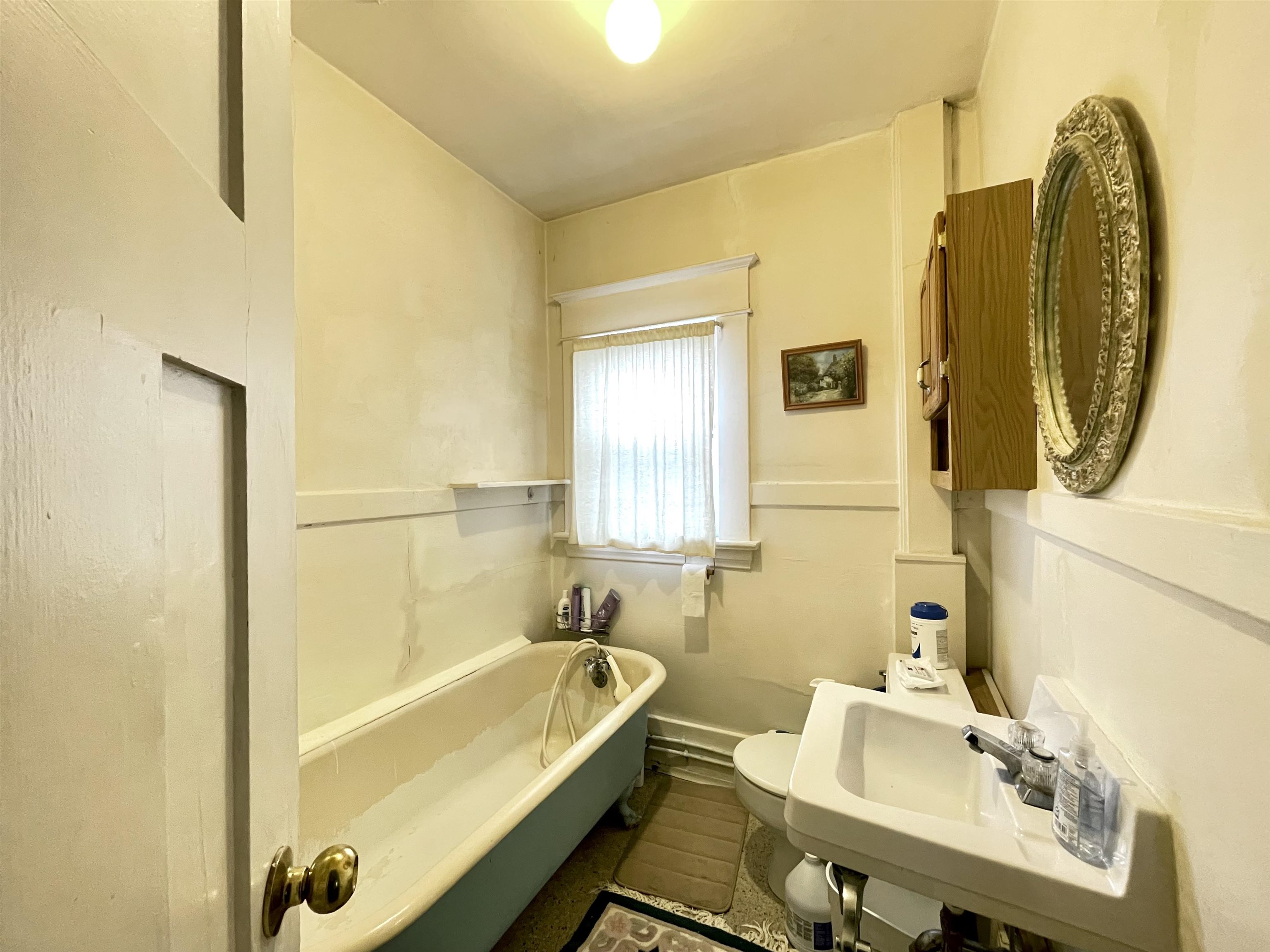 Listing image of 2250 E PENDER STREET