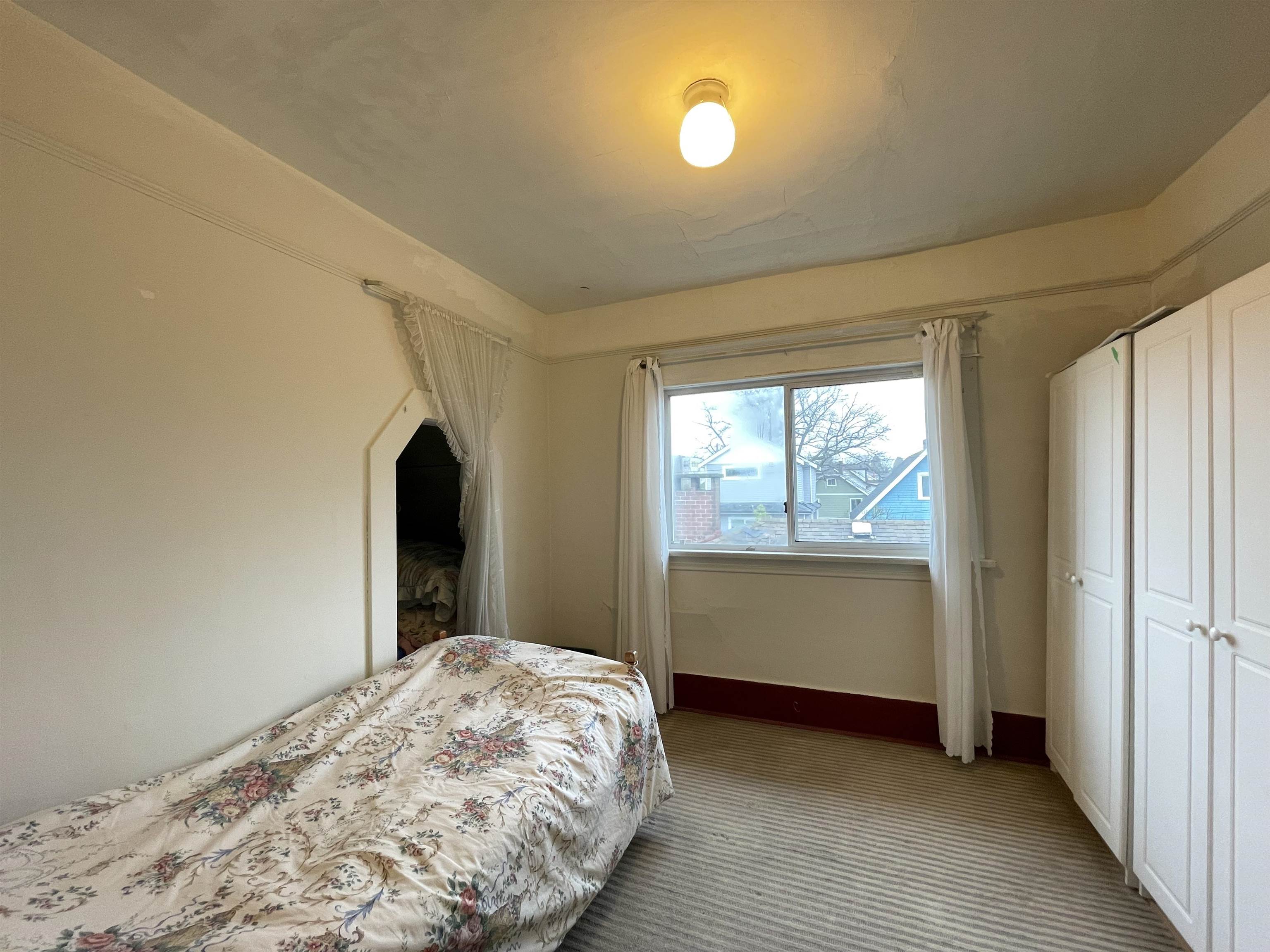 Listing image of 2250 E PENDER STREET
