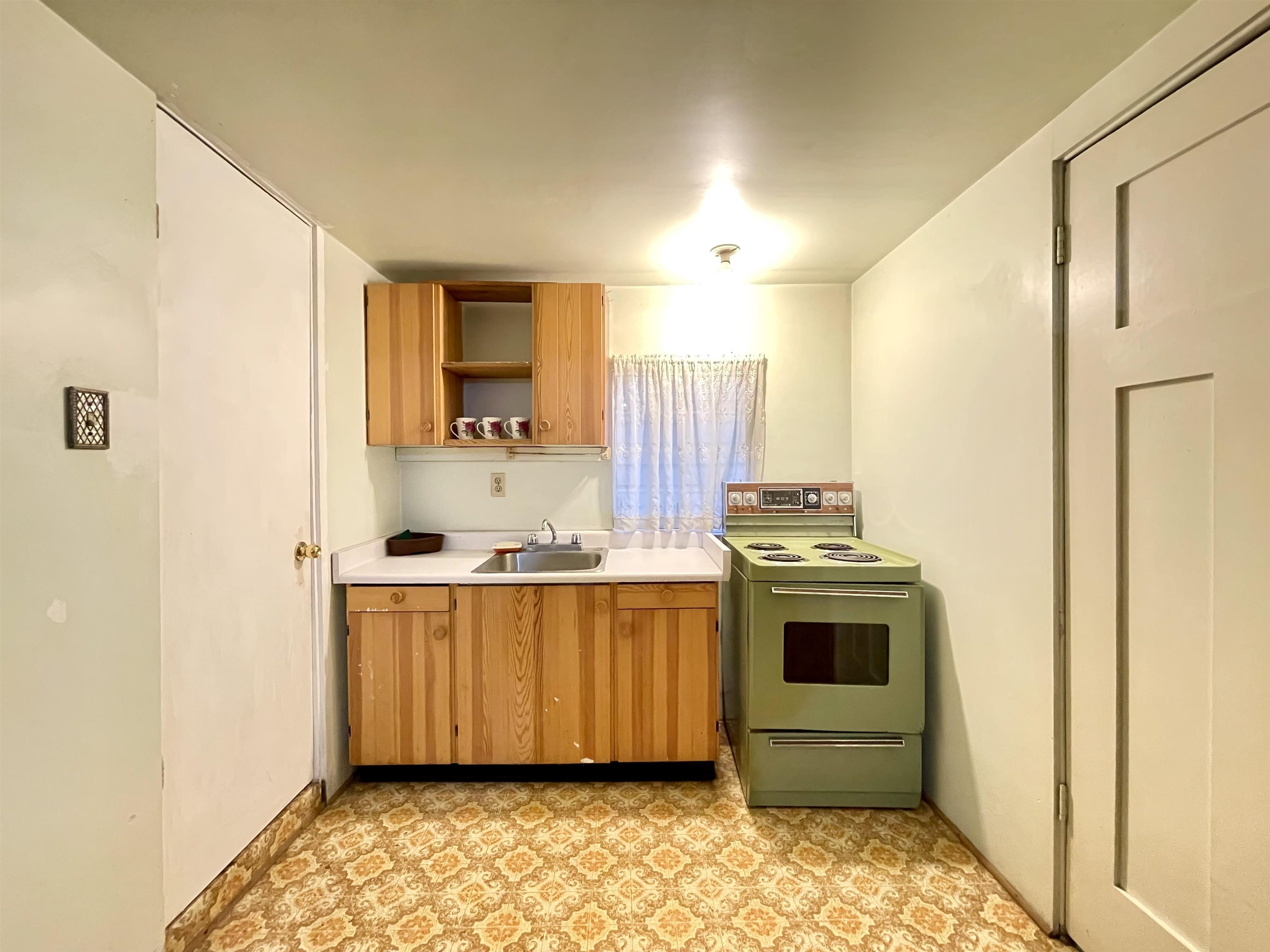 Listing image of 2250 E PENDER STREET
