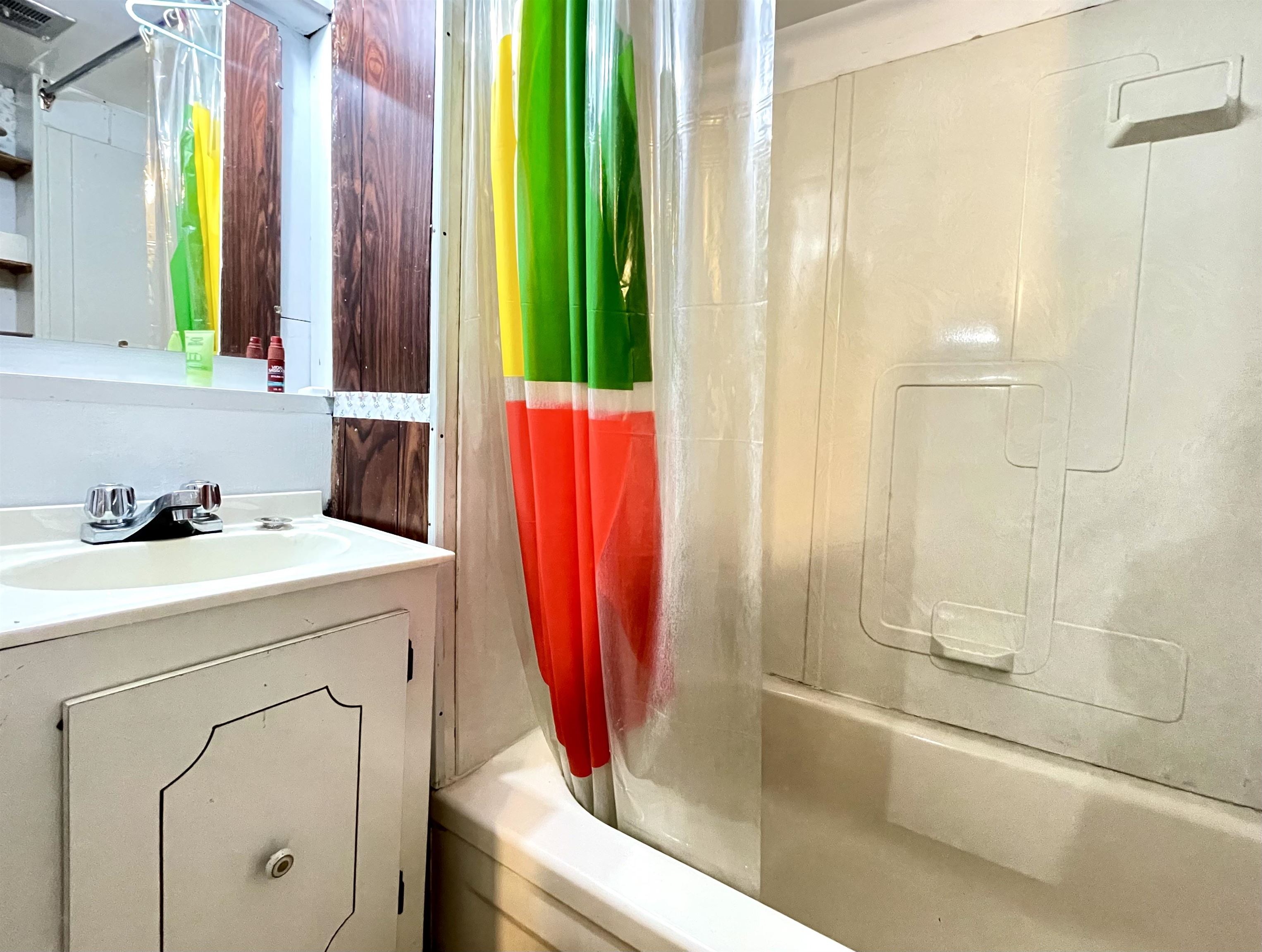 Listing image of 2250 E PENDER STREET