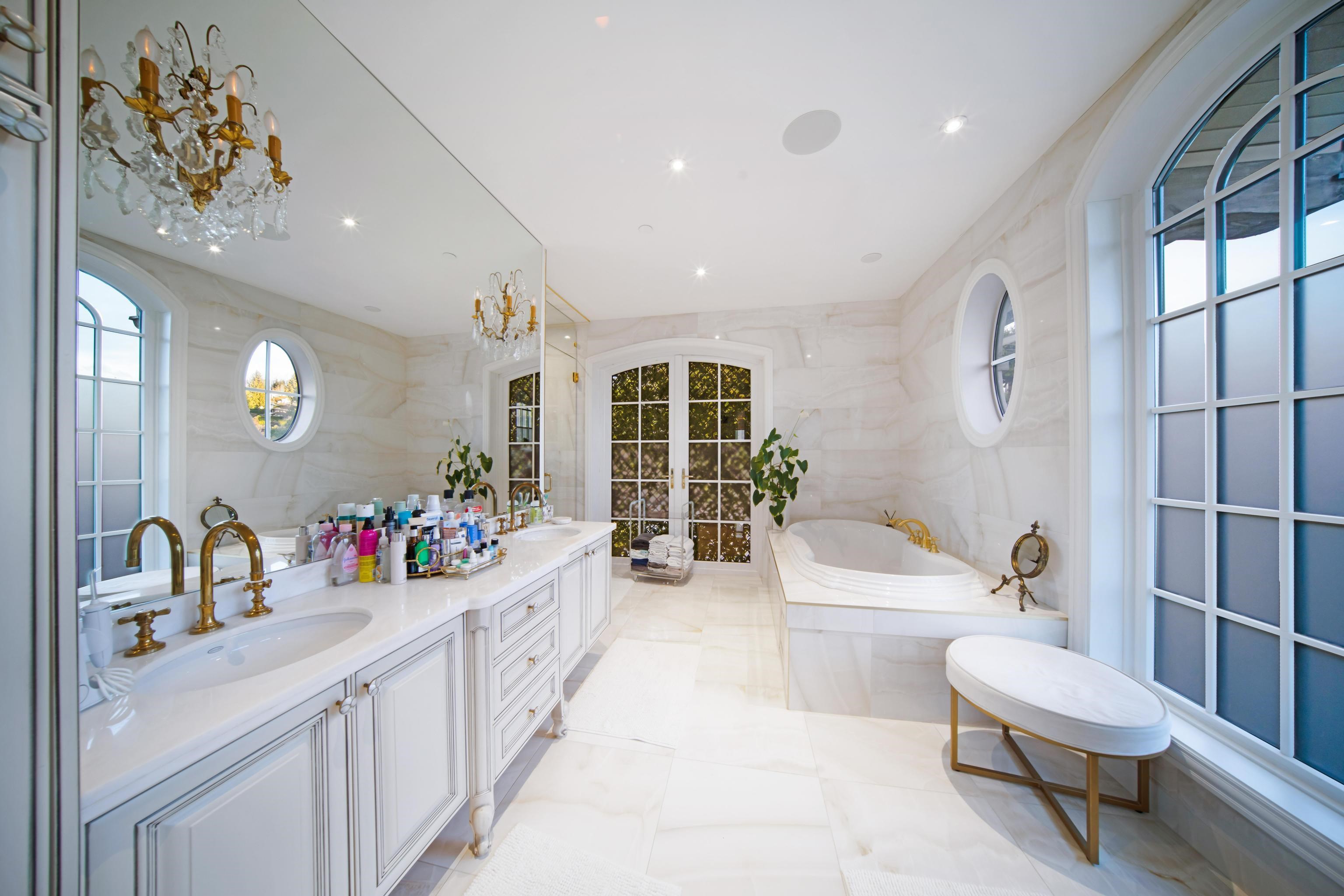 Listing image of 2538 OTTAWA STREET