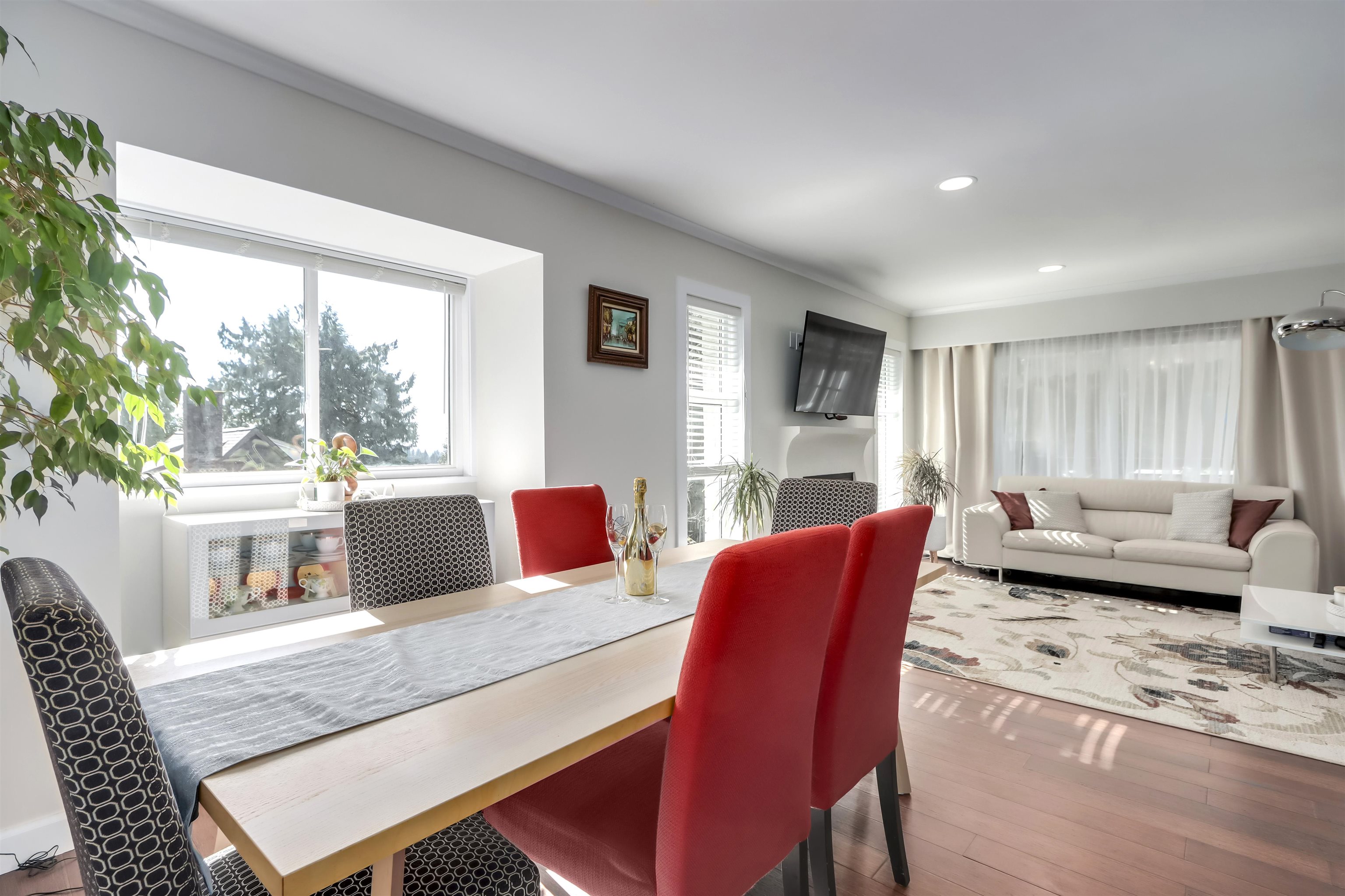 Listing image of 4555 RANGER AVENUE