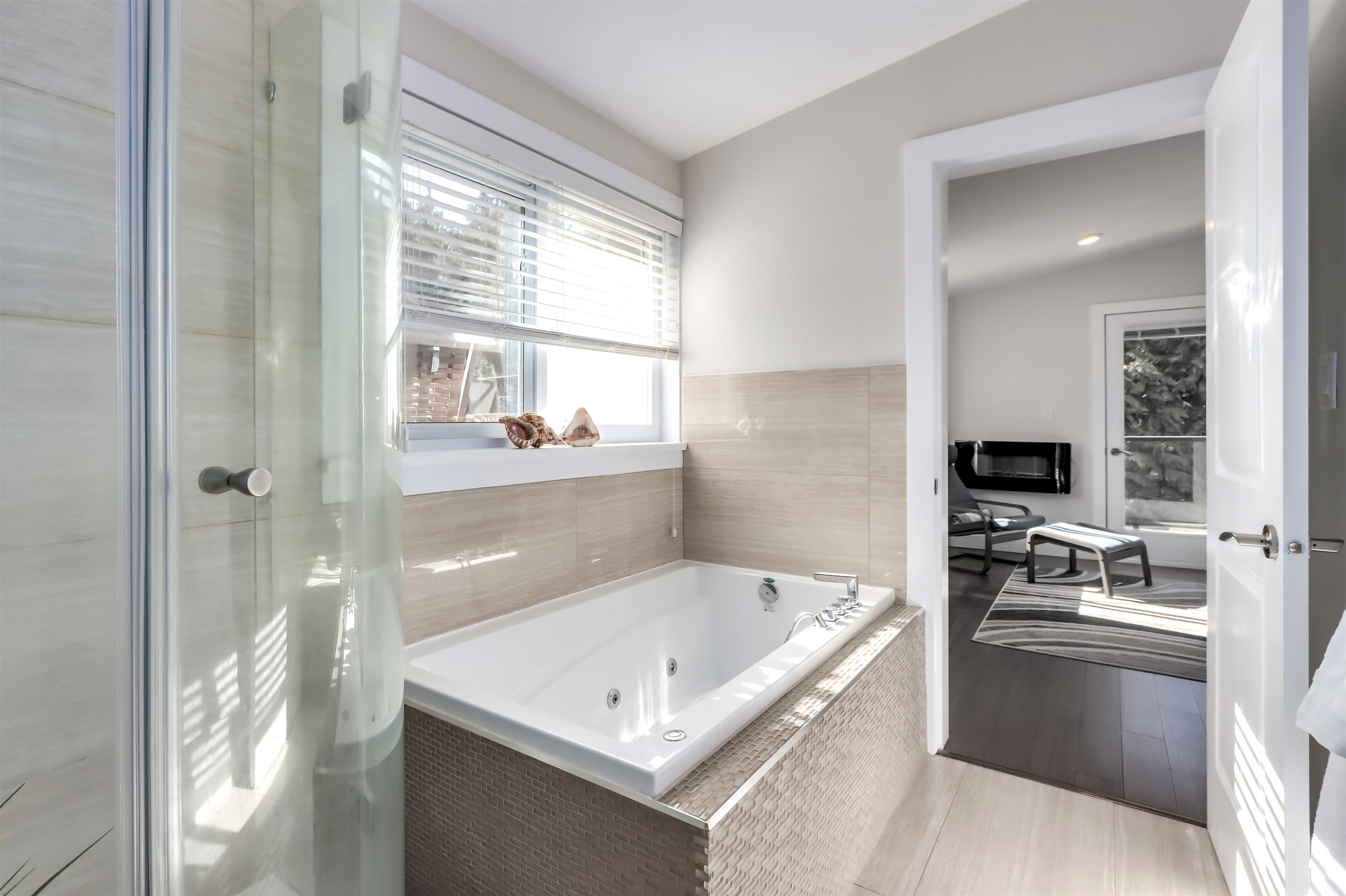 Listing image of 4555 RANGER AVENUE