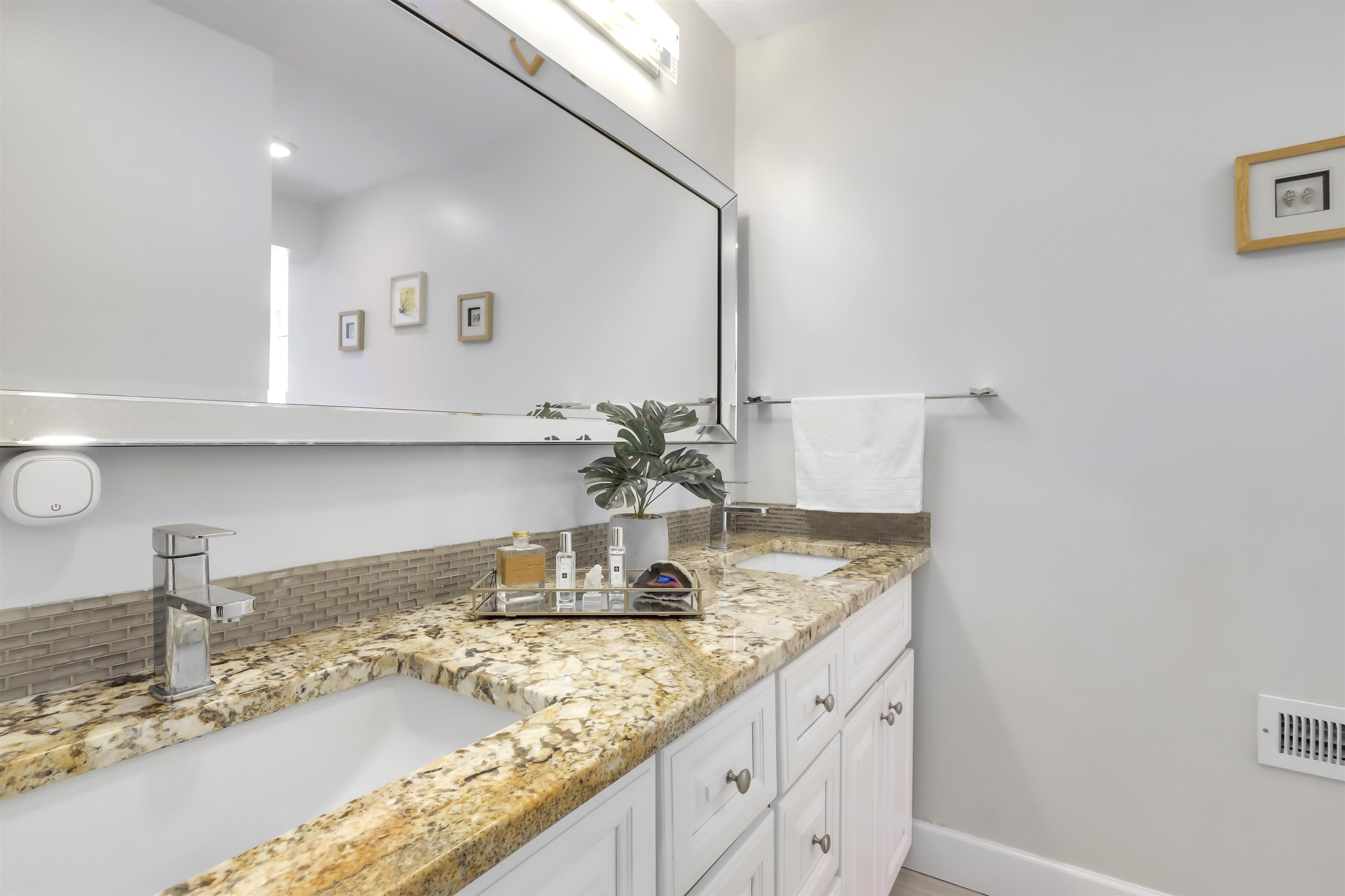 Listing image of 4555 RANGER AVENUE
