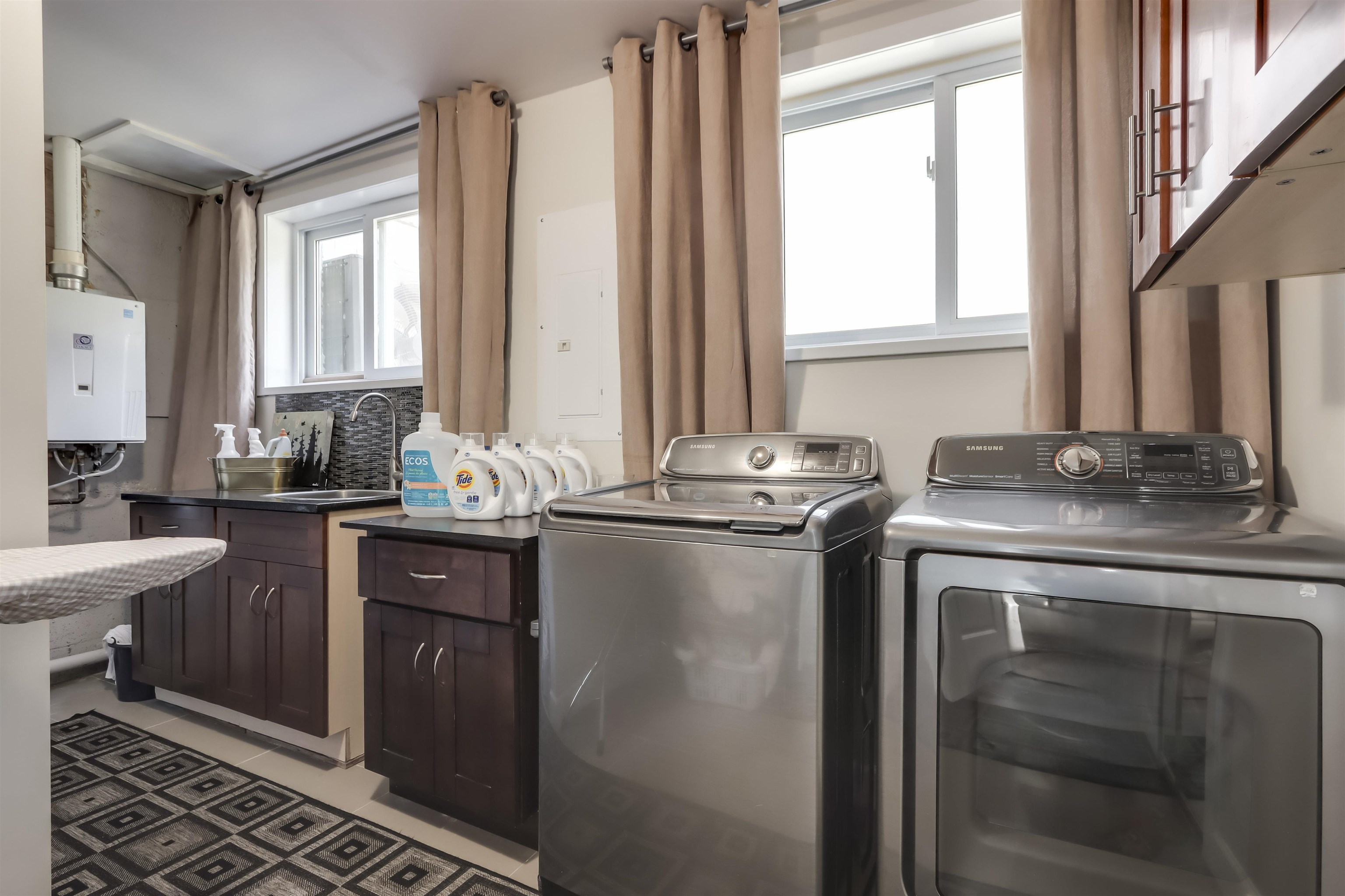 Listing image of 4555 RANGER AVENUE