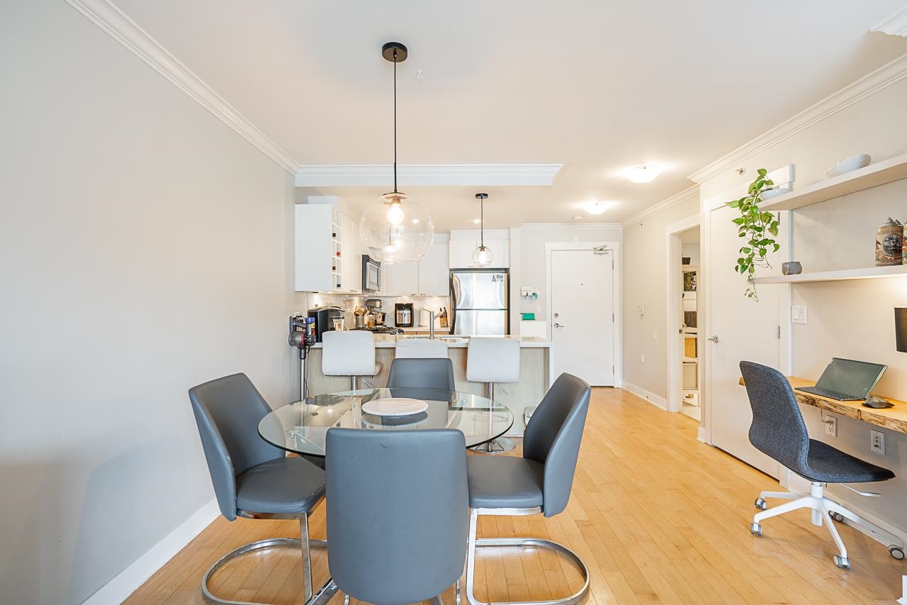 Listing image of 504 160 W 3RD STREET