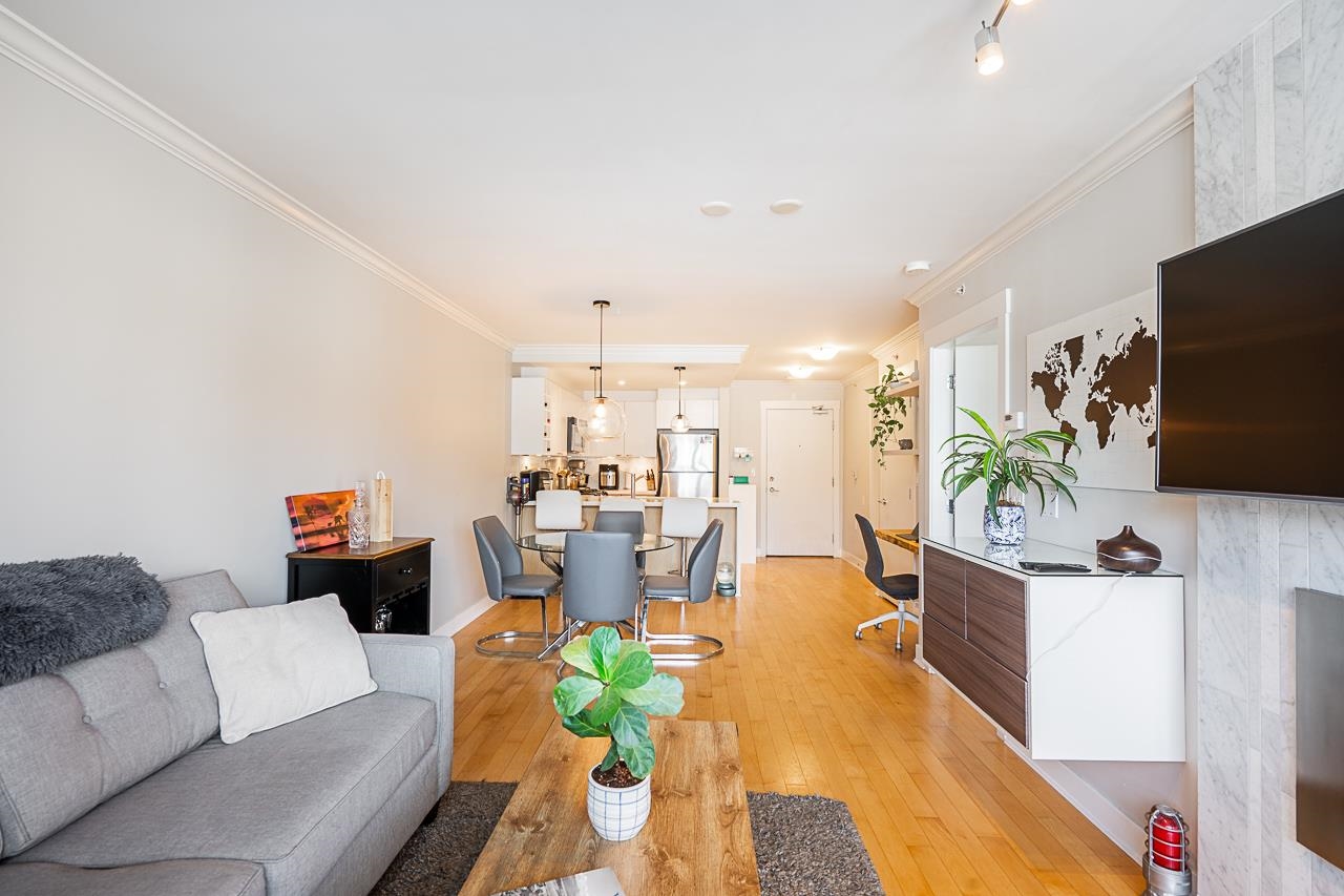 Listing image of 504 160 W 3RD STREET