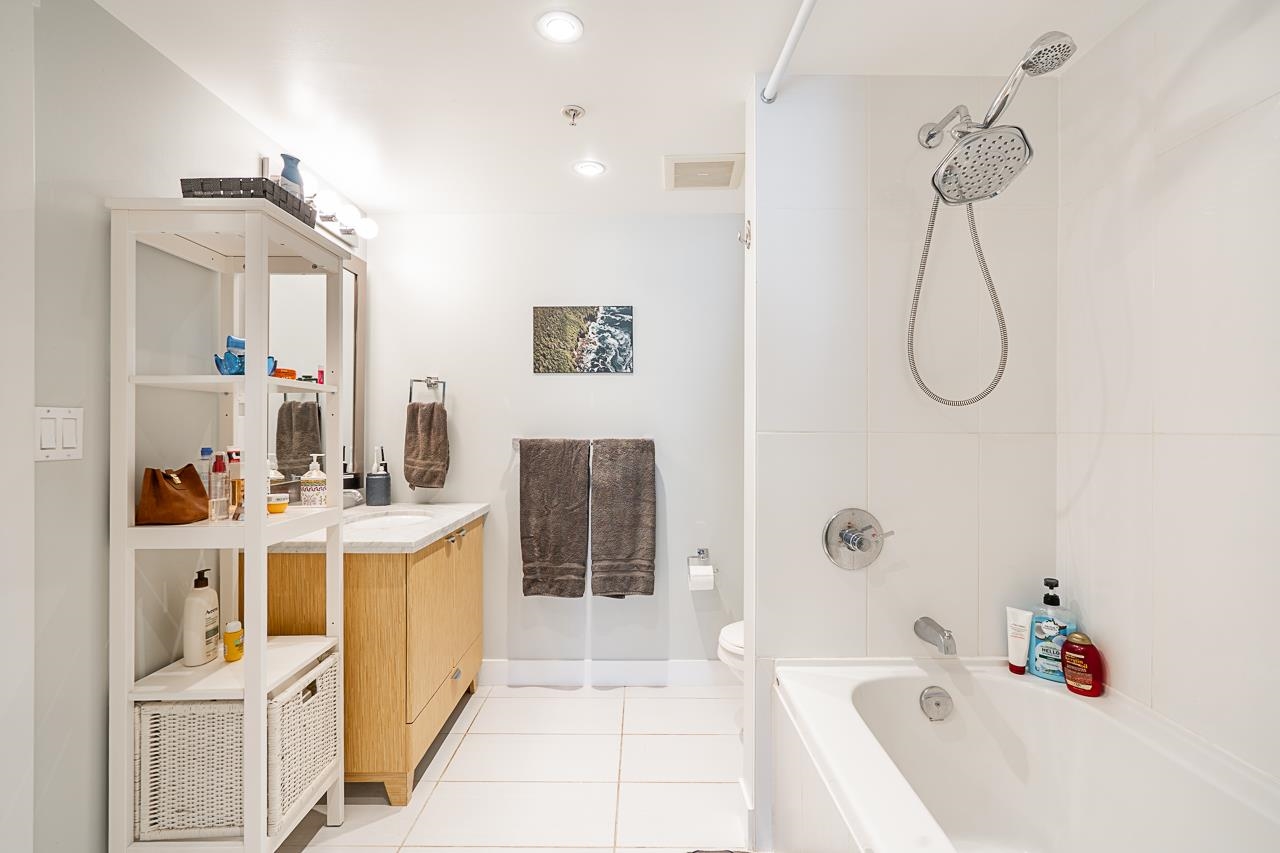 Listing image of 504 160 W 3RD STREET