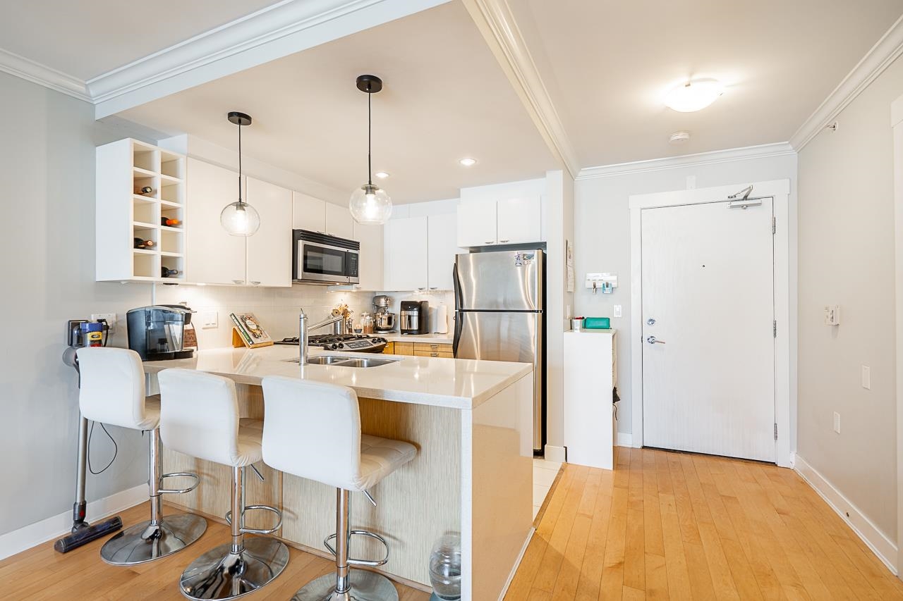 Listing image of 504 160 W 3RD STREET