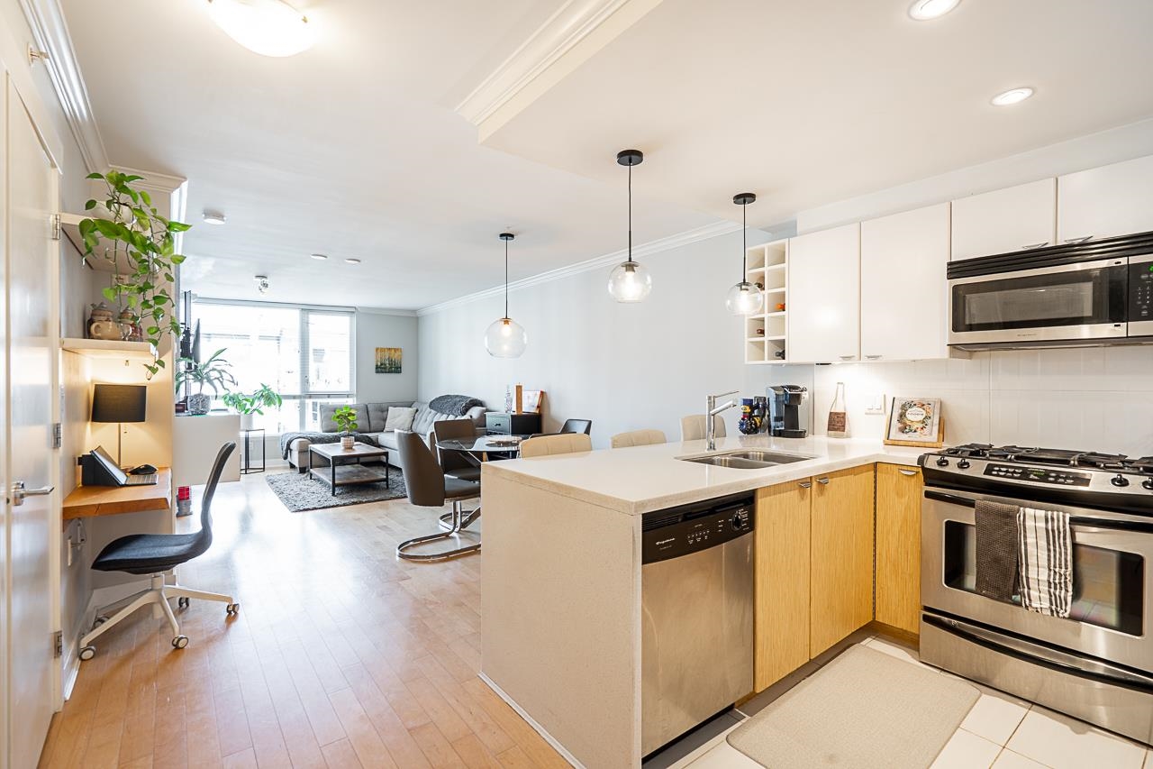 Listing image of 504 160 W 3RD STREET
