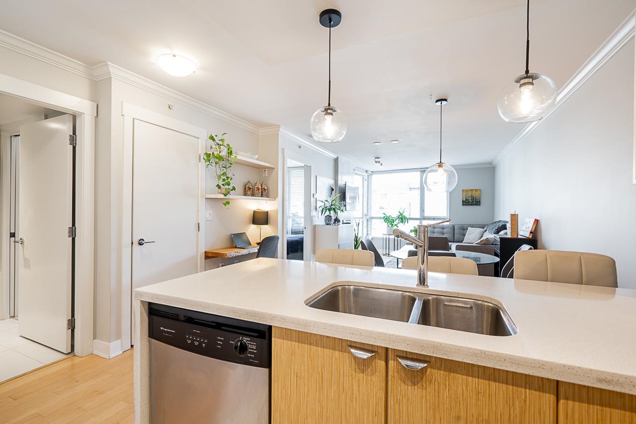 Listing image of 504 160 W 3RD STREET