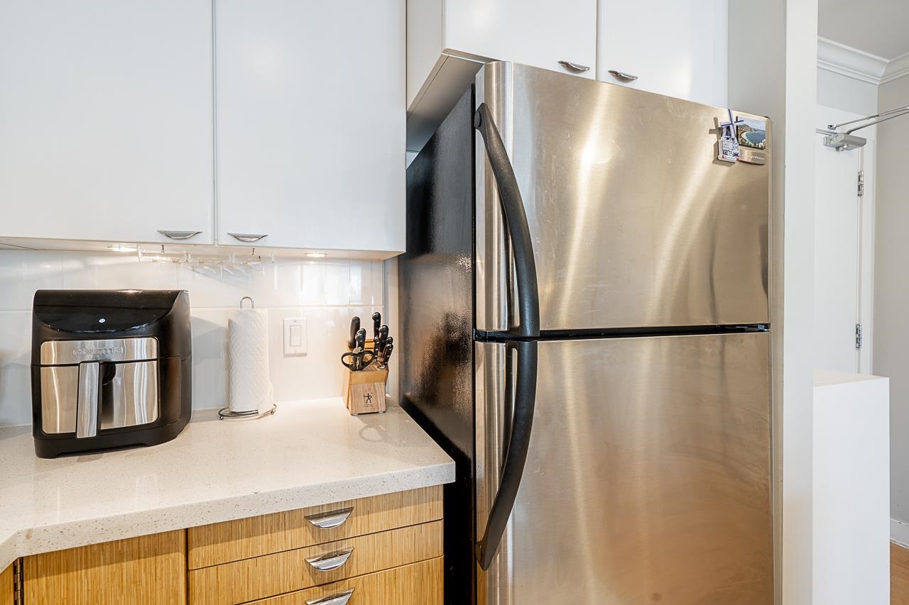 Listing image of 504 160 W 3RD STREET
