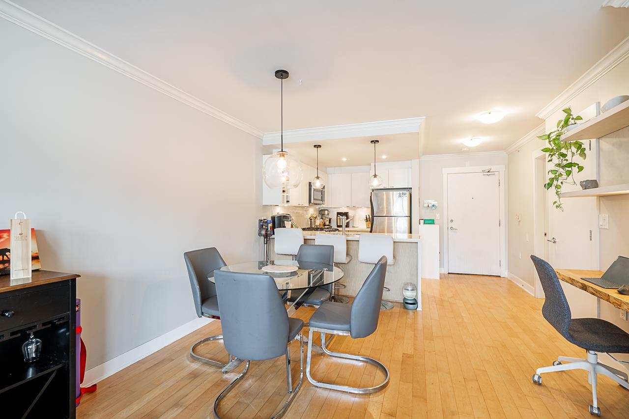 Listing image of 504 160 W 3RD STREET