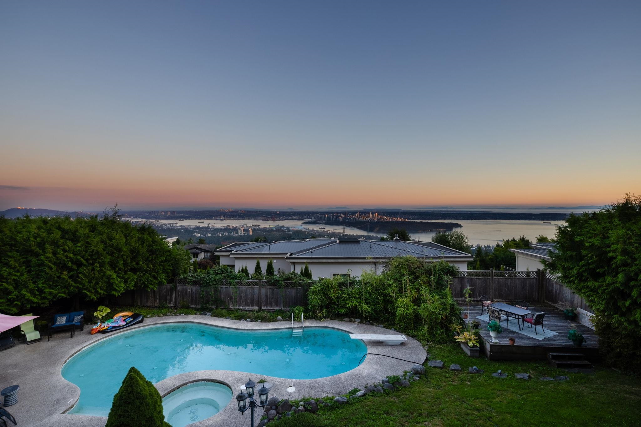 Listing image of 1591 CHARTWELL DRIVE