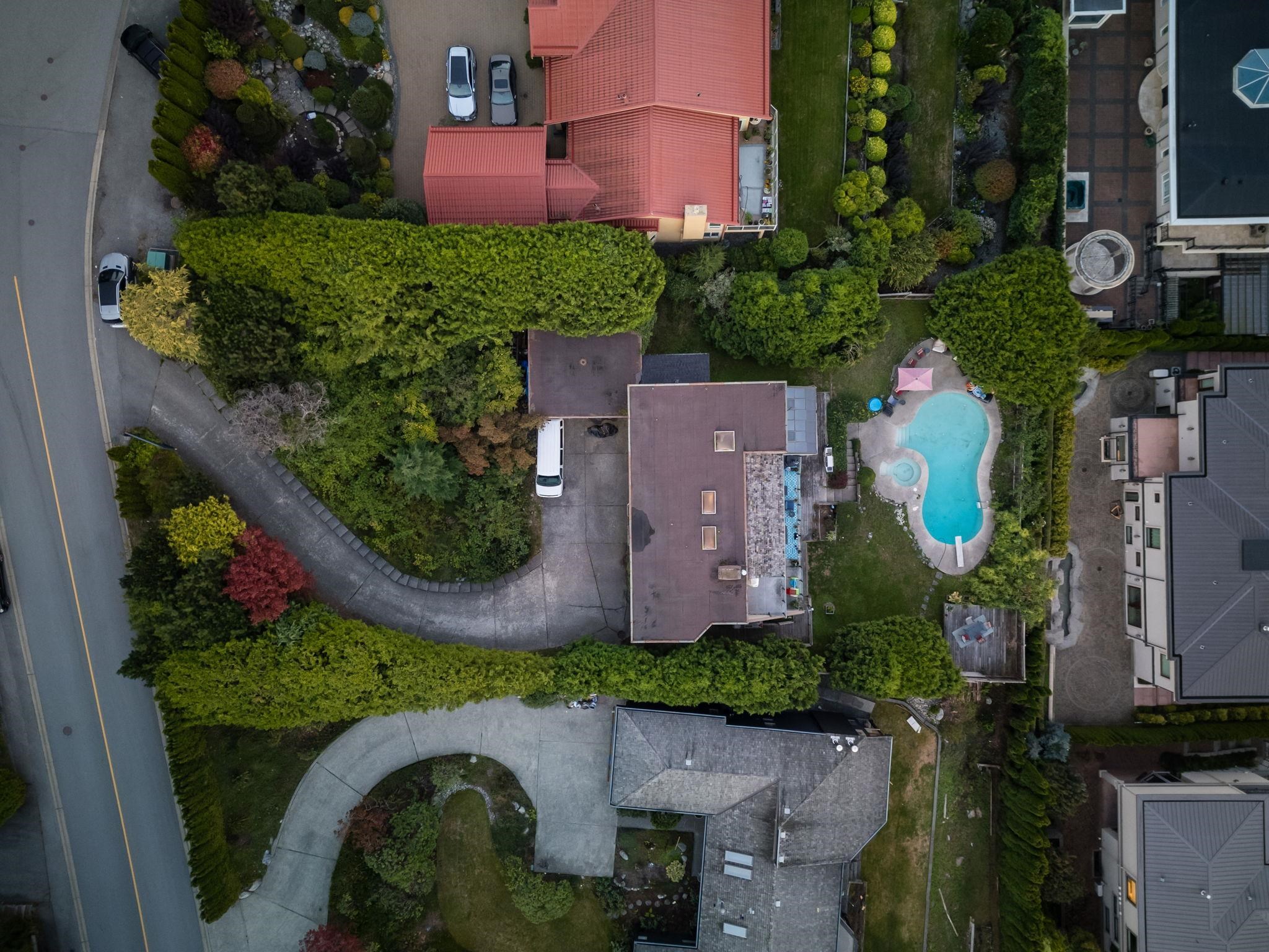 Listing image of 1591 CHARTWELL DRIVE
