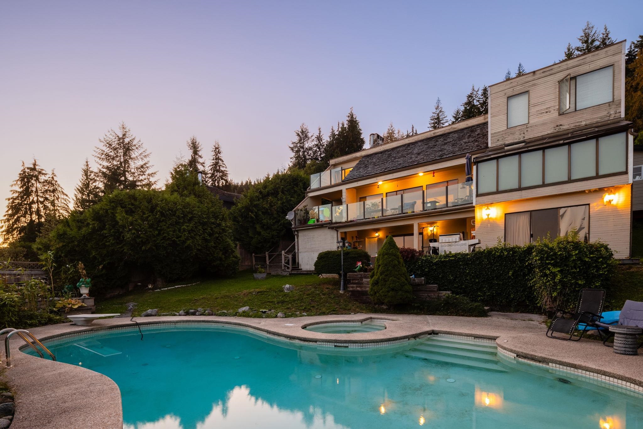 Listing image of 1591 CHARTWELL DRIVE