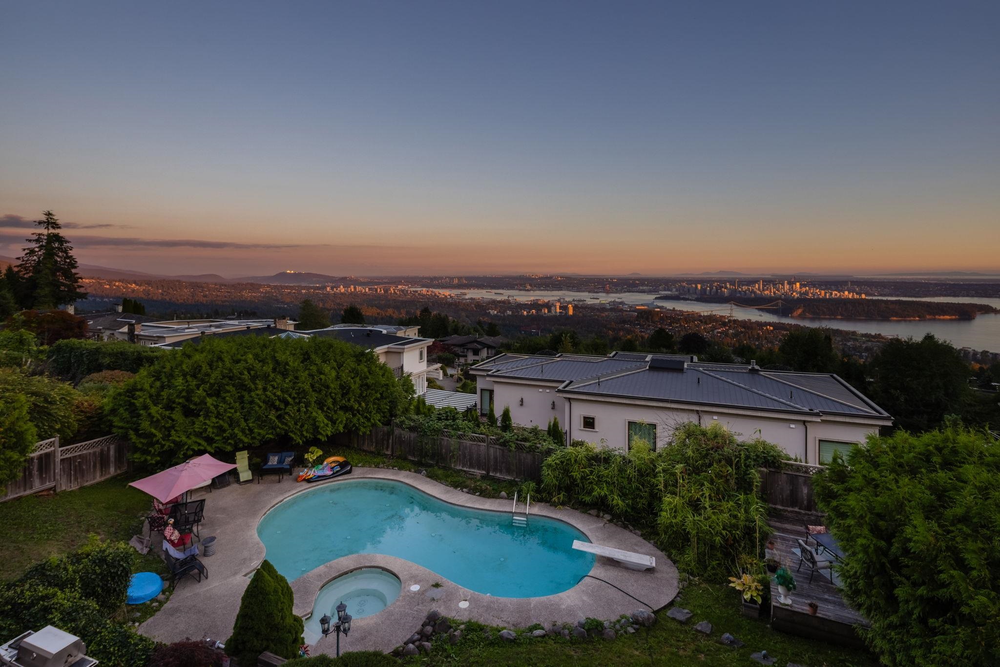 Listing image of 1591 CHARTWELL DRIVE